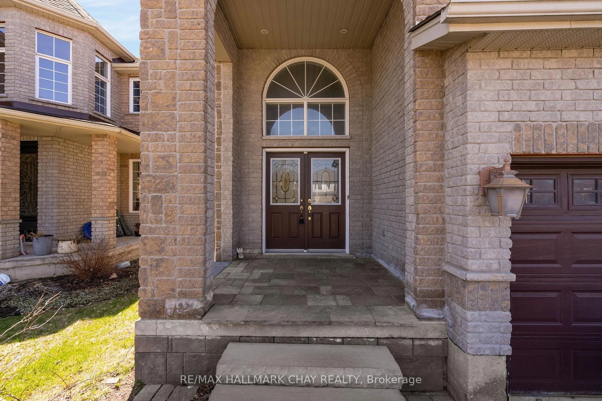 Photo 2 of 77 Sovereign's Gate, Barrie, Innis-Shore — HOMEH