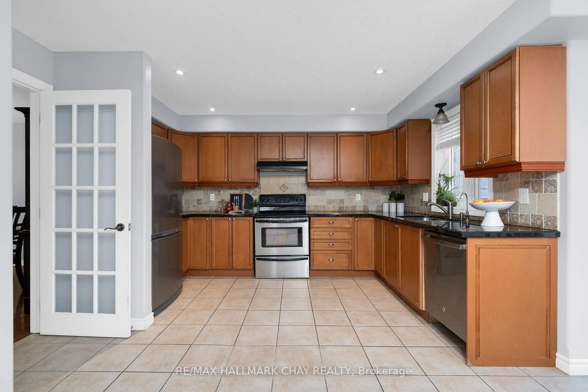 Photo 11 of 77 Sovereign's Gate, Barrie, Innis-Shore — HOMEH