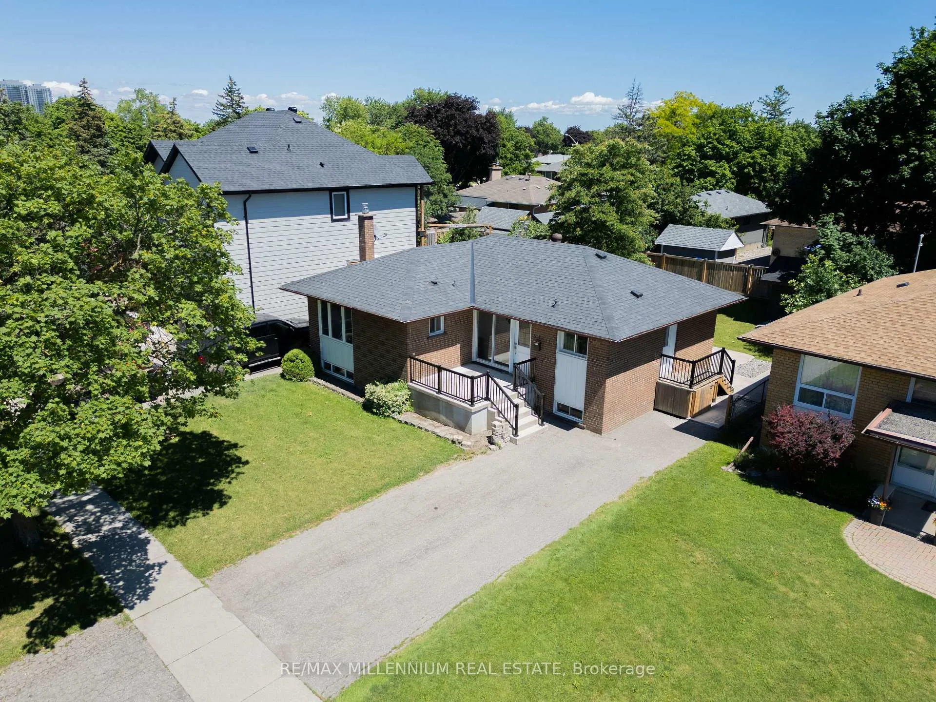 Photo 1 of 37 Campbell Drive, Brampton, Northwood Park — HOMEH