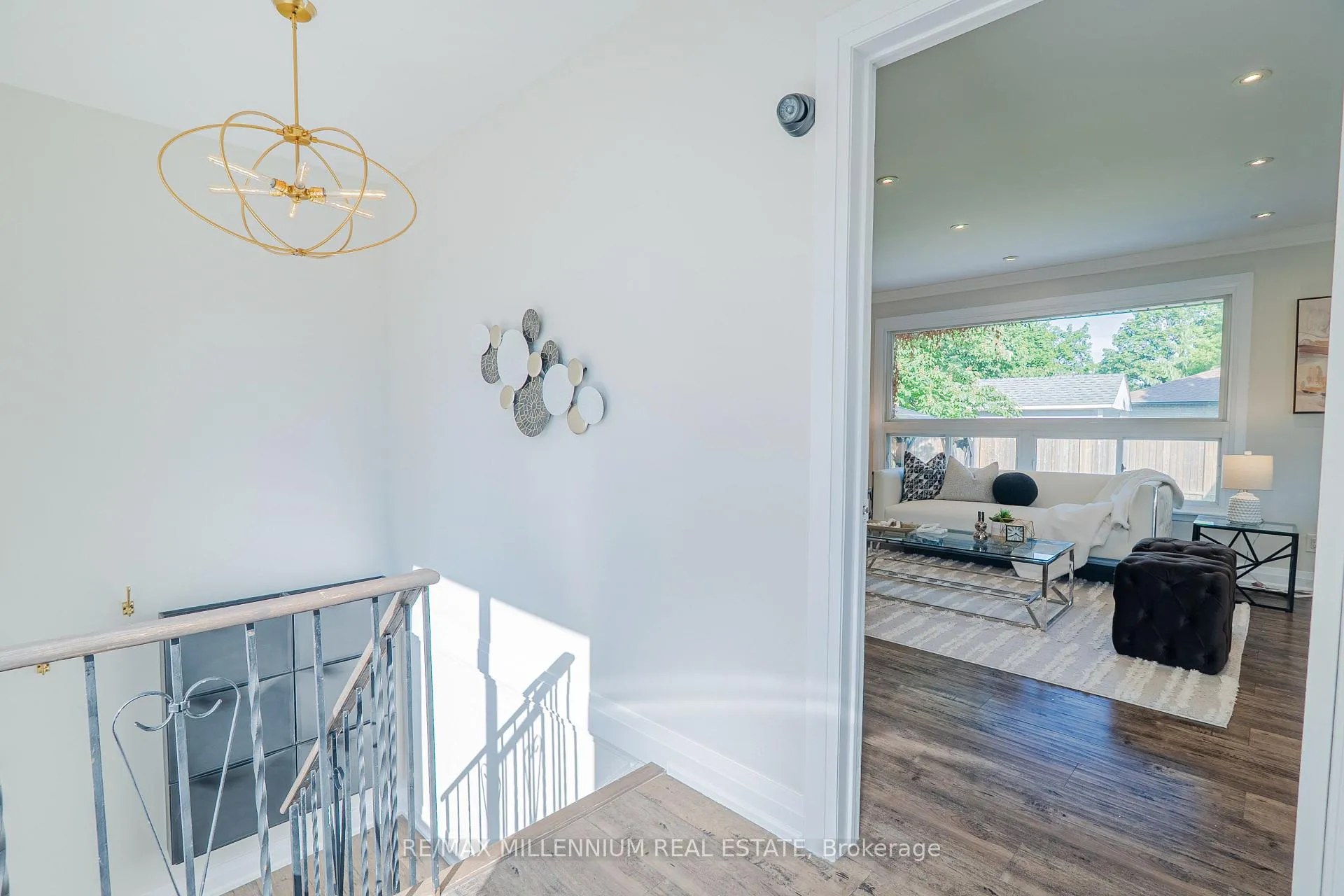 Photo 4 of 37 Campbell Drive, Brampton, Northwood Park — HOMEH