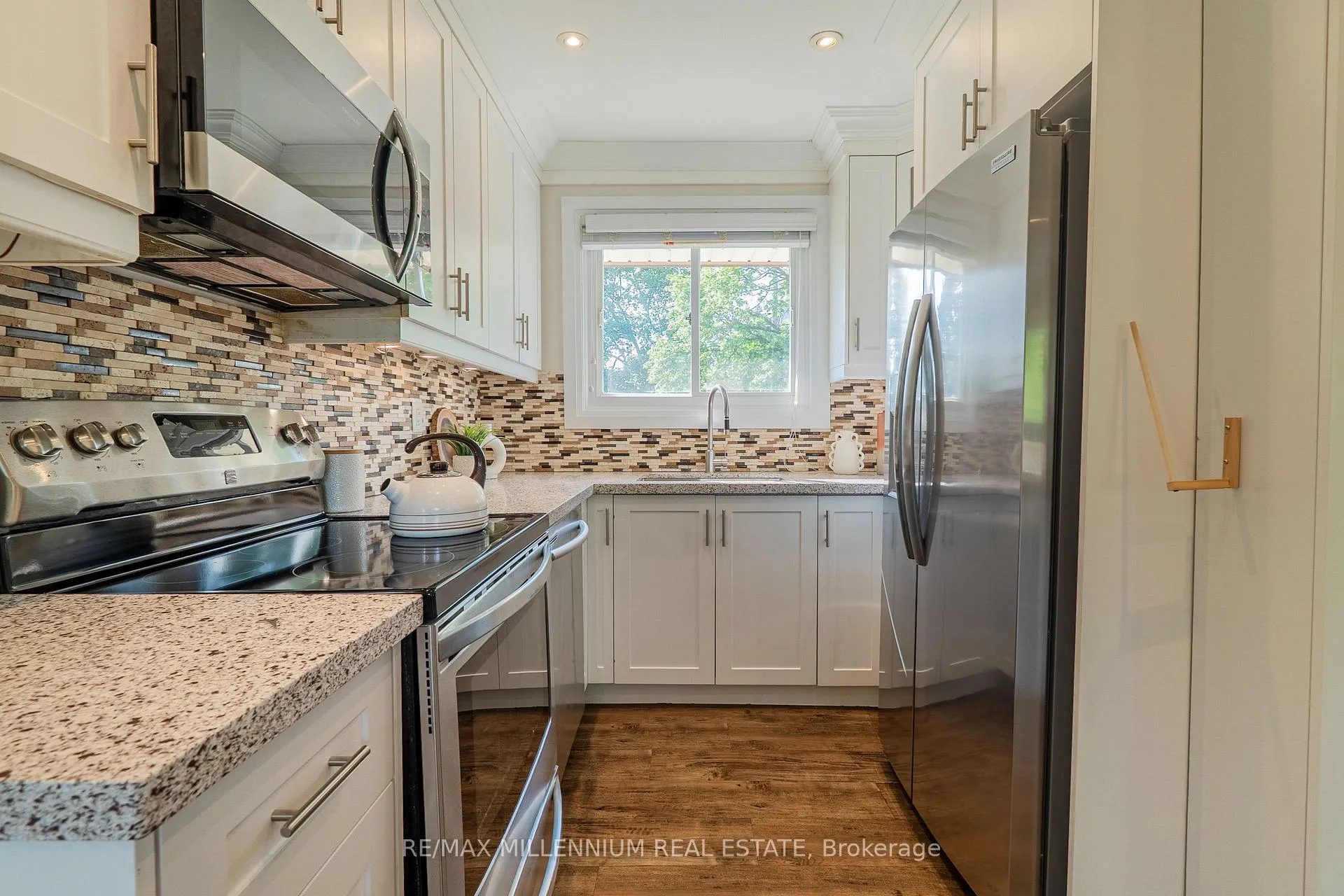 Photo 9 of 37 Campbell Drive, Brampton, Northwood Park — HOMEH
