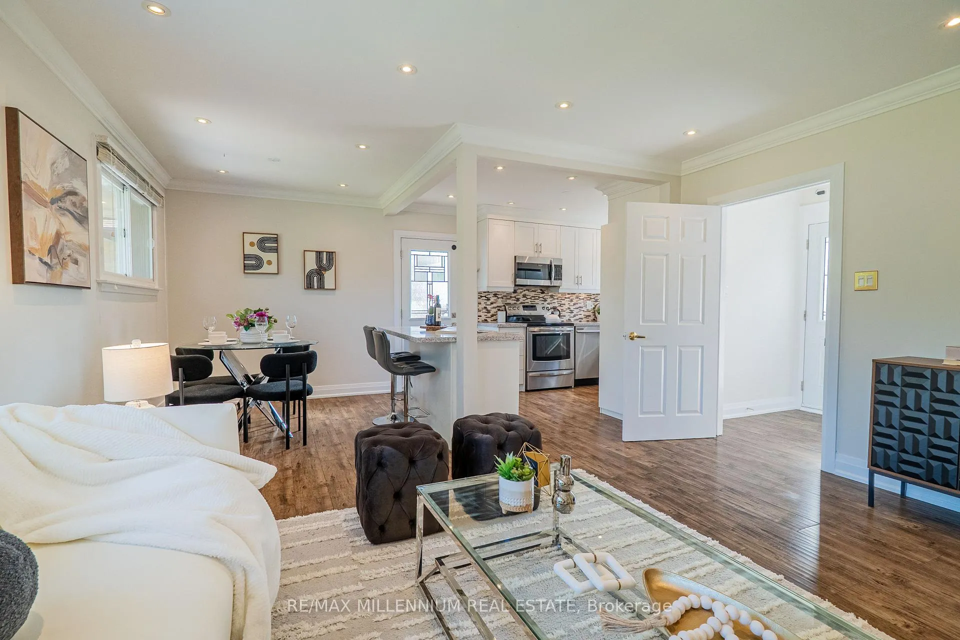 Photo 11 of 37 Campbell Drive, Brampton, Northwood Park — HOMEH
