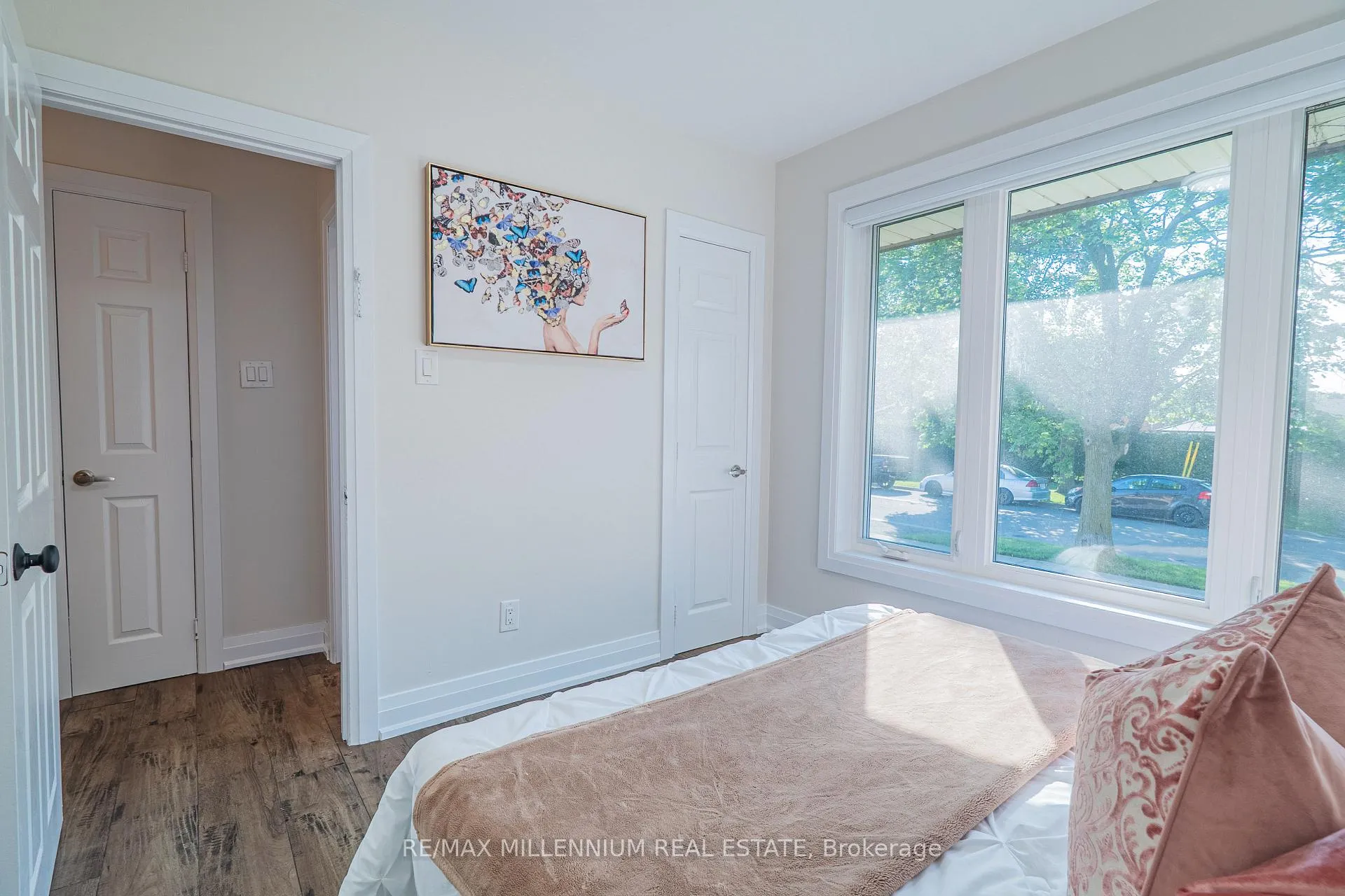 Photo 15 of 37 Campbell Drive, Brampton, Northwood Park — HOMEH
