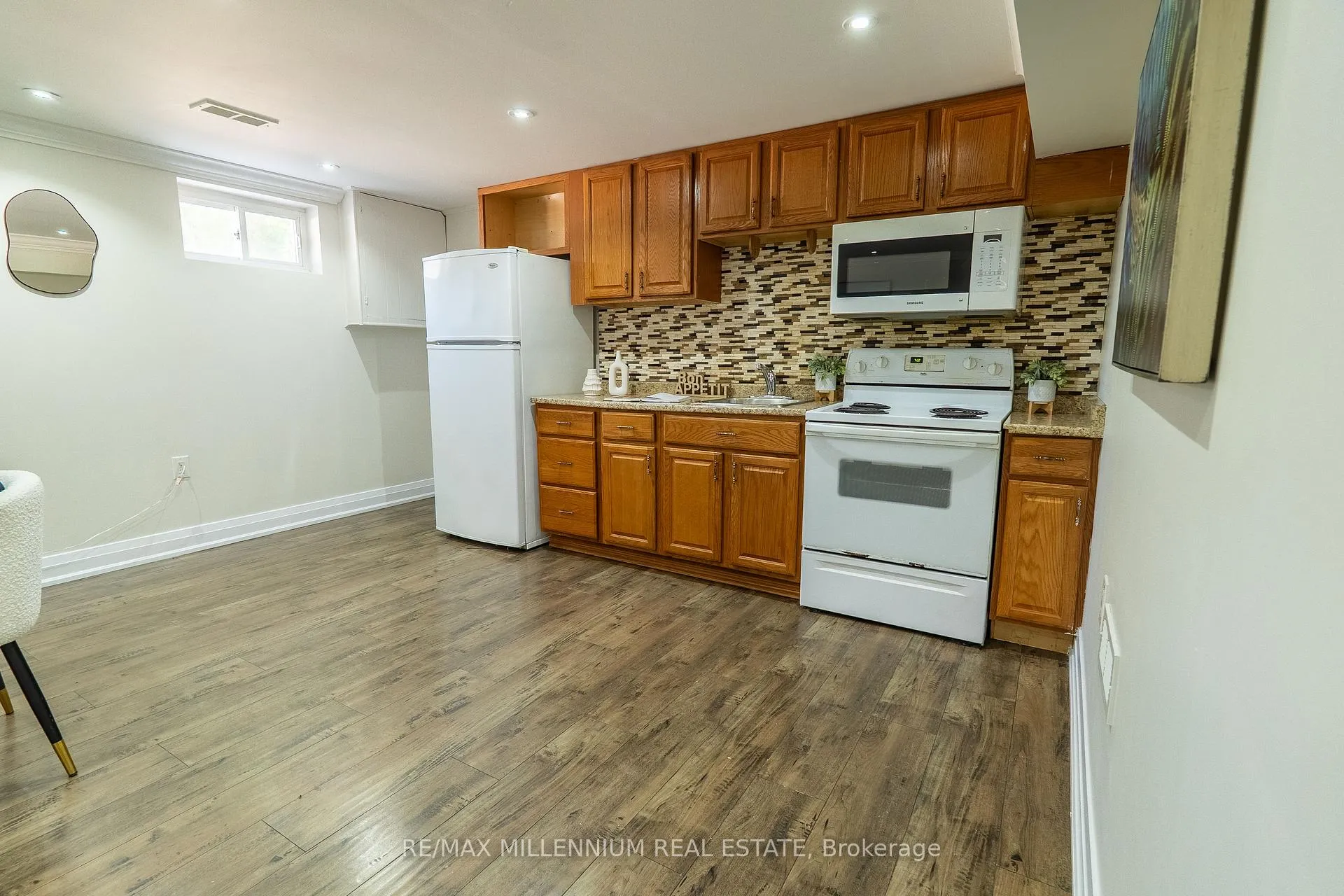 Photo 22 of 37 Campbell Drive, Brampton, Northwood Park — HOMEH