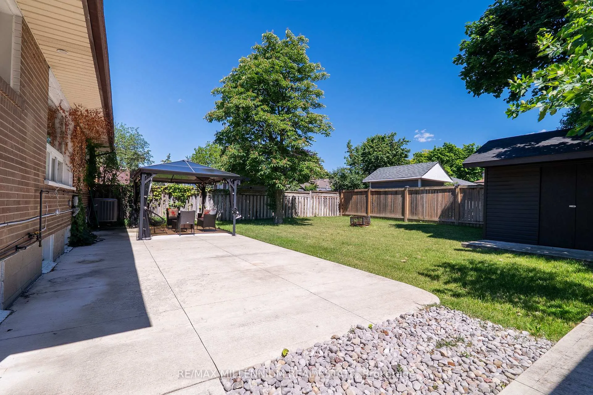 Photo 30 of 37 Campbell Drive, Brampton, Northwood Park — HOMEH
