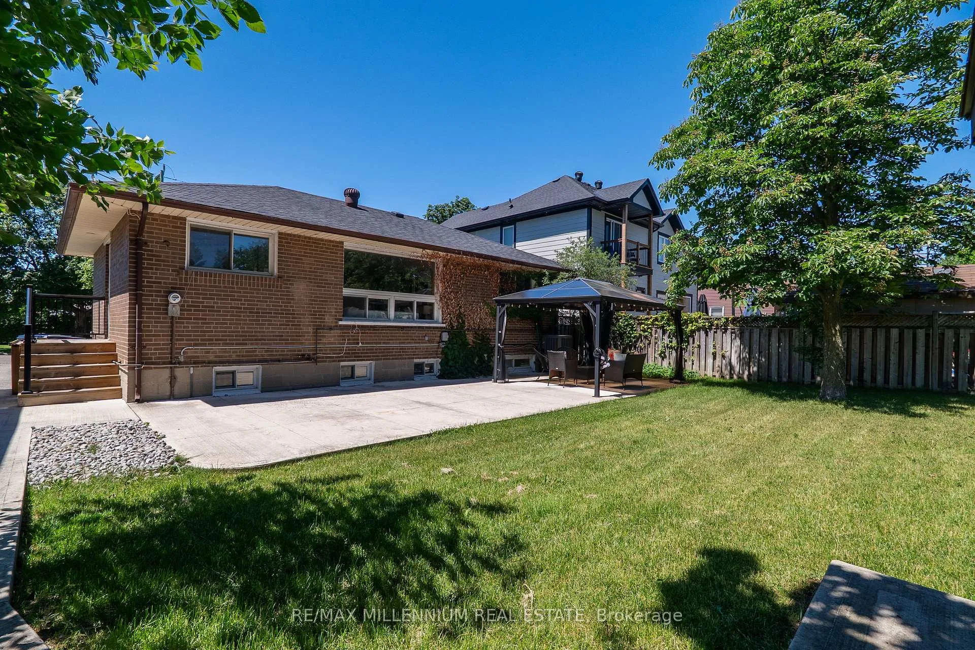 Photo 31 of 37 Campbell Drive, Brampton, Northwood Park — HOMEH