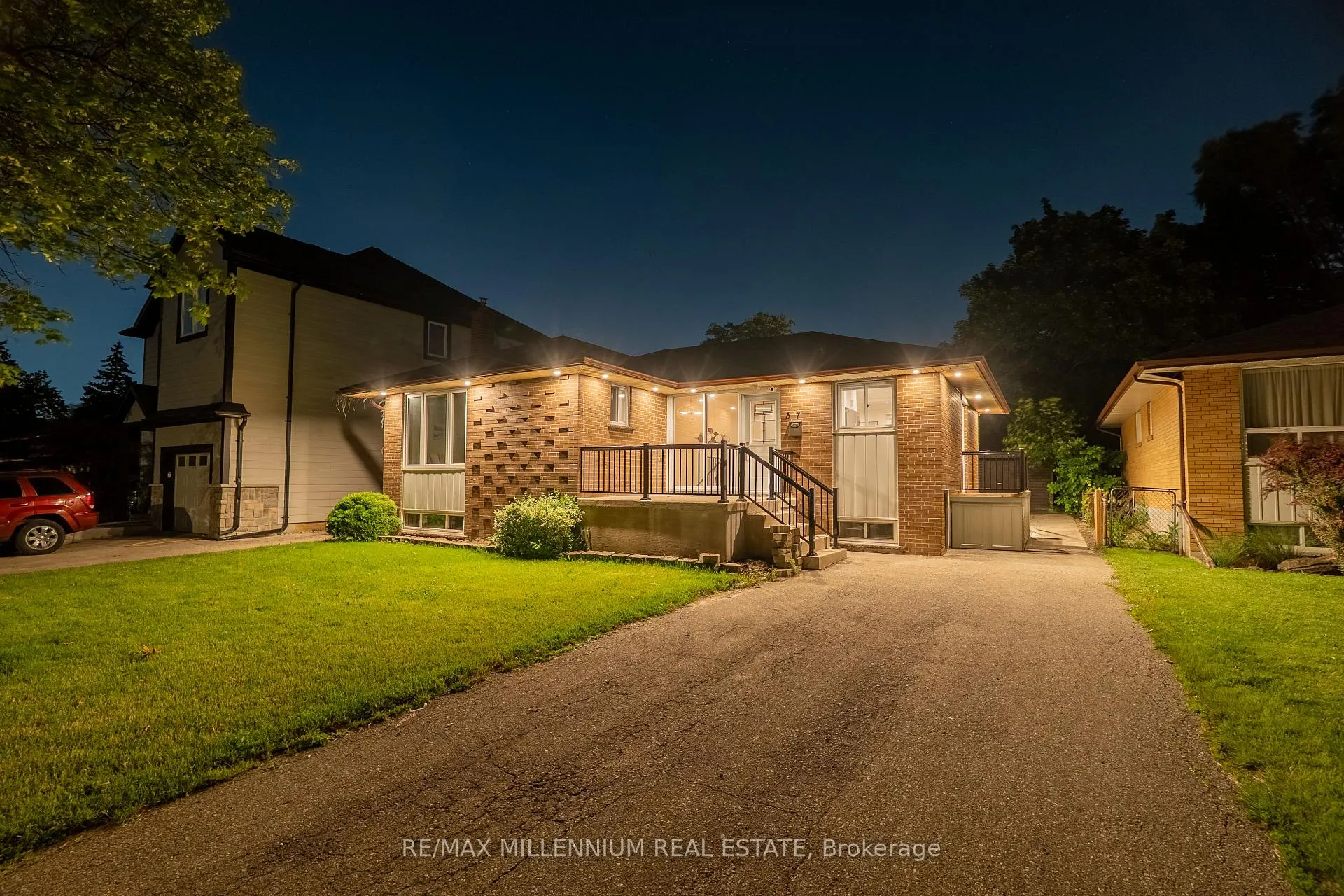 Photo 33 of 37 Campbell Drive, Brampton, Northwood Park — HOMEH