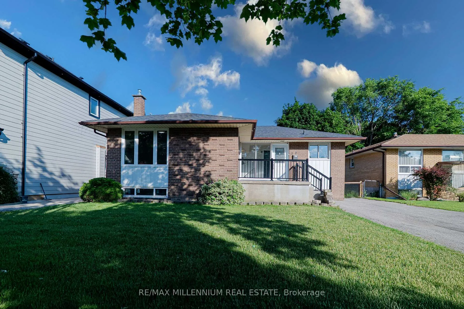 Photo 34 of 37 Campbell Drive, Brampton, Northwood Park — HOMEH