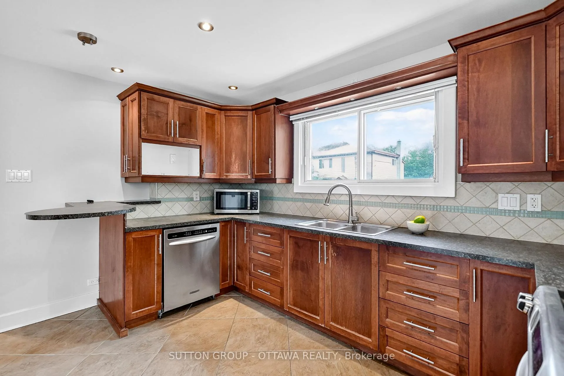 Photo 9 of 93 Ontario Street, Ottawa, Overbrook — HOMEH