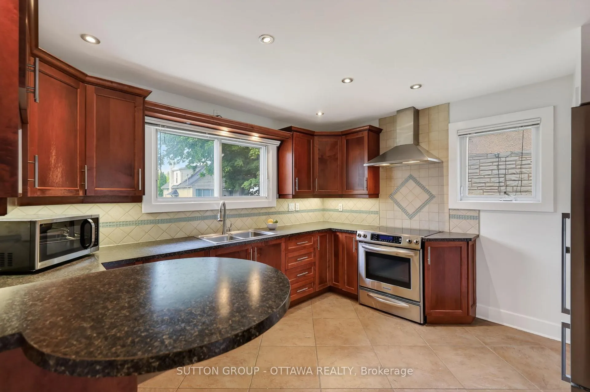 Photo 10 of 93 Ontario Street, Ottawa, Overbrook — HOMEH