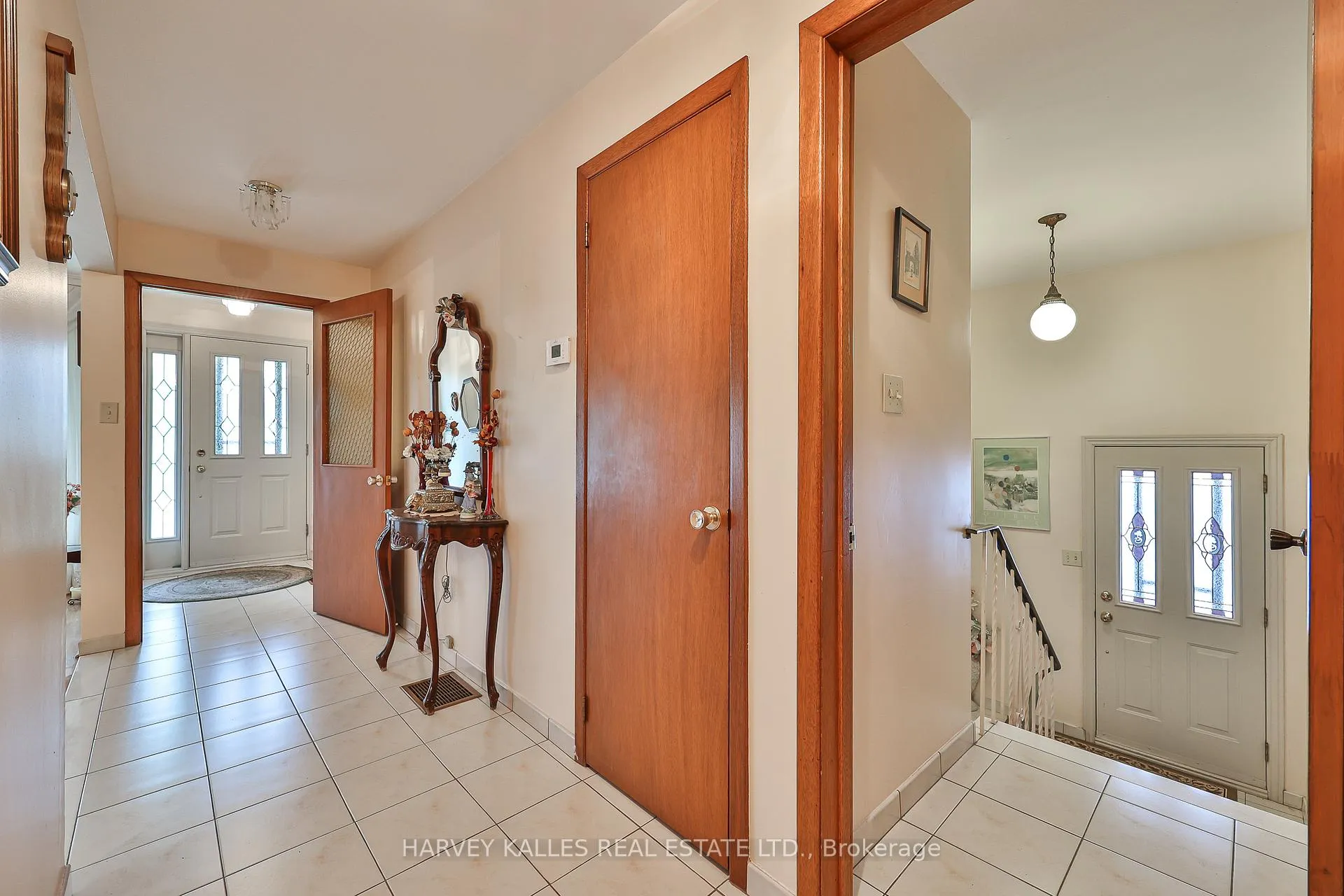 Photo 3 of 16 Jocada Road, North York, Maple Leaf — HOMEH