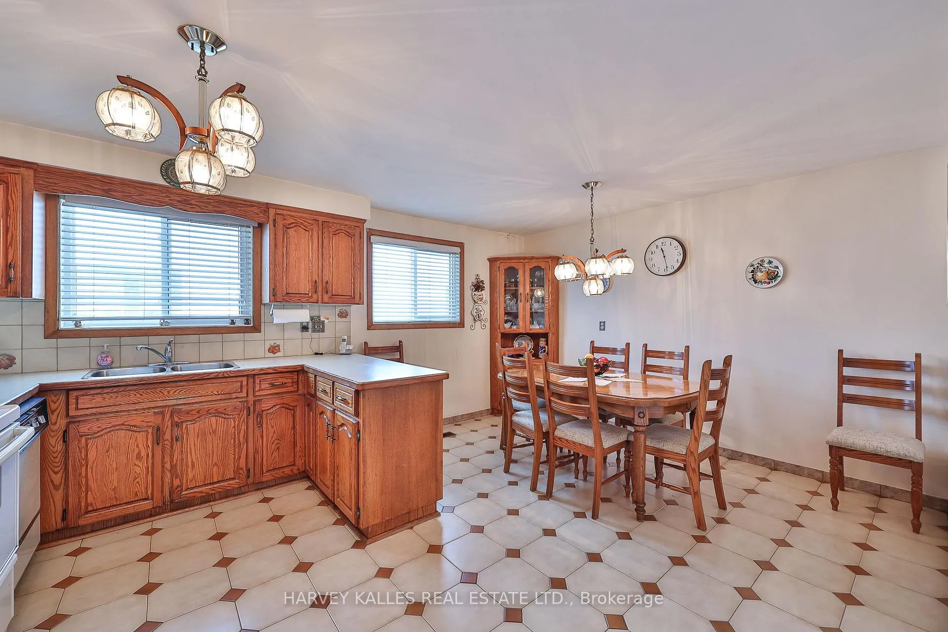 Photo 12 of 16 Jocada Road, North York, Maple Leaf — HOMEH
