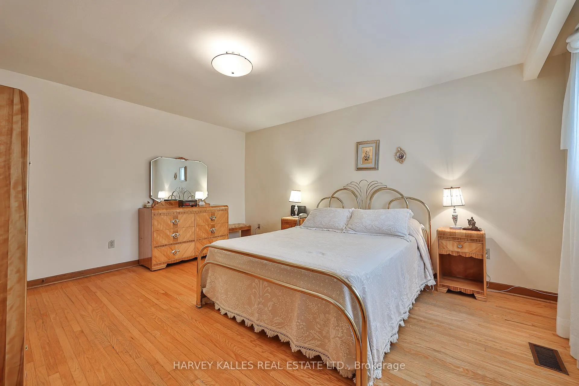 Photo 17 of 16 Jocada Road, North York, Maple Leaf — HOMEH