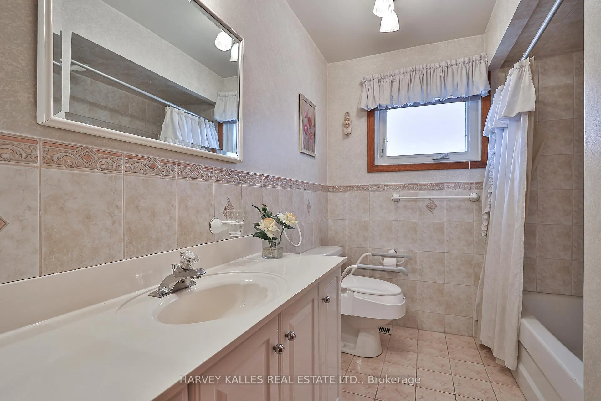 Photo 21 of 16 Jocada Road, North York, Maple Leaf — HOMEH