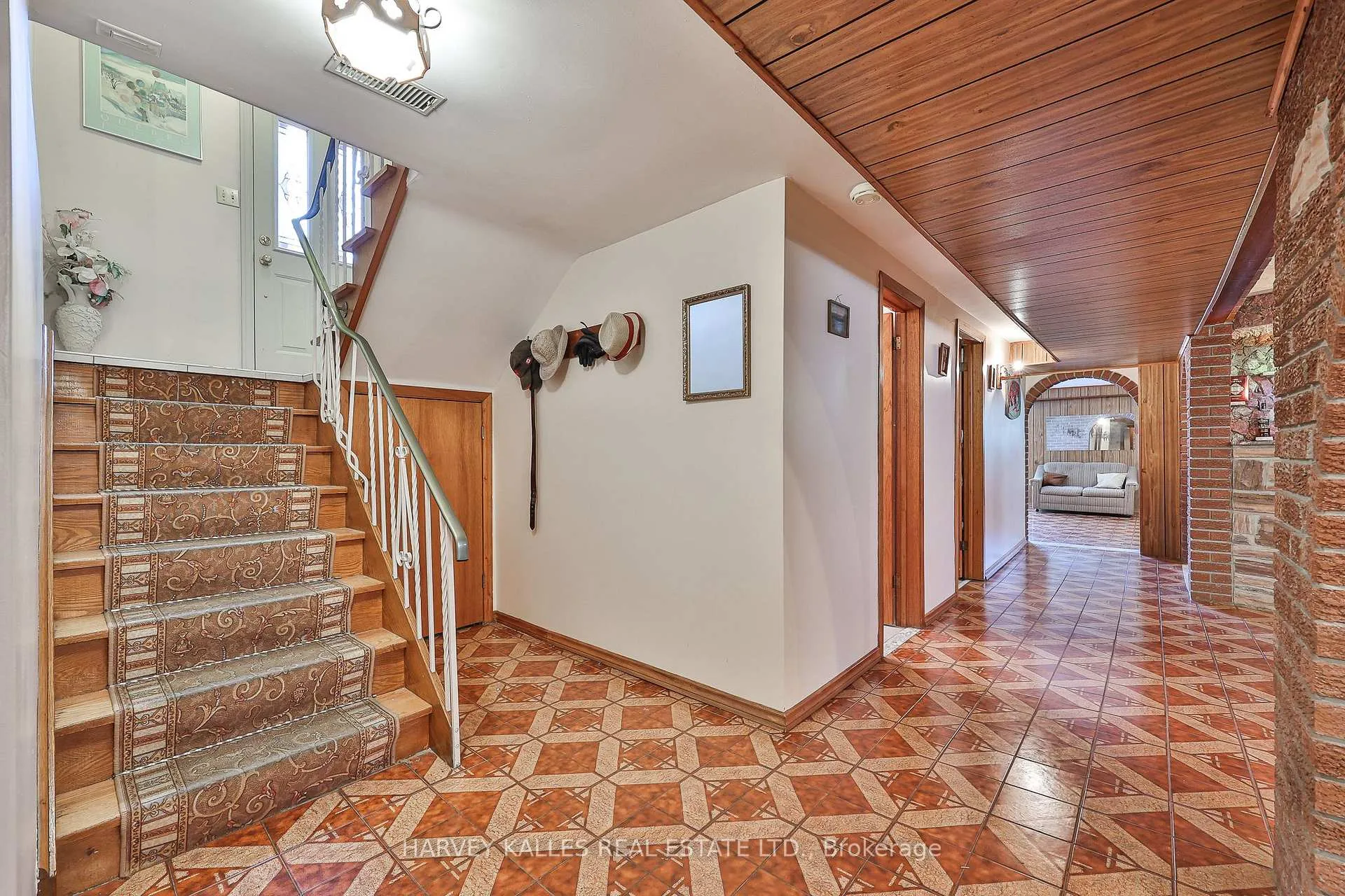 Photo 25 of 16 Jocada Road, North York, Maple Leaf — HOMEH