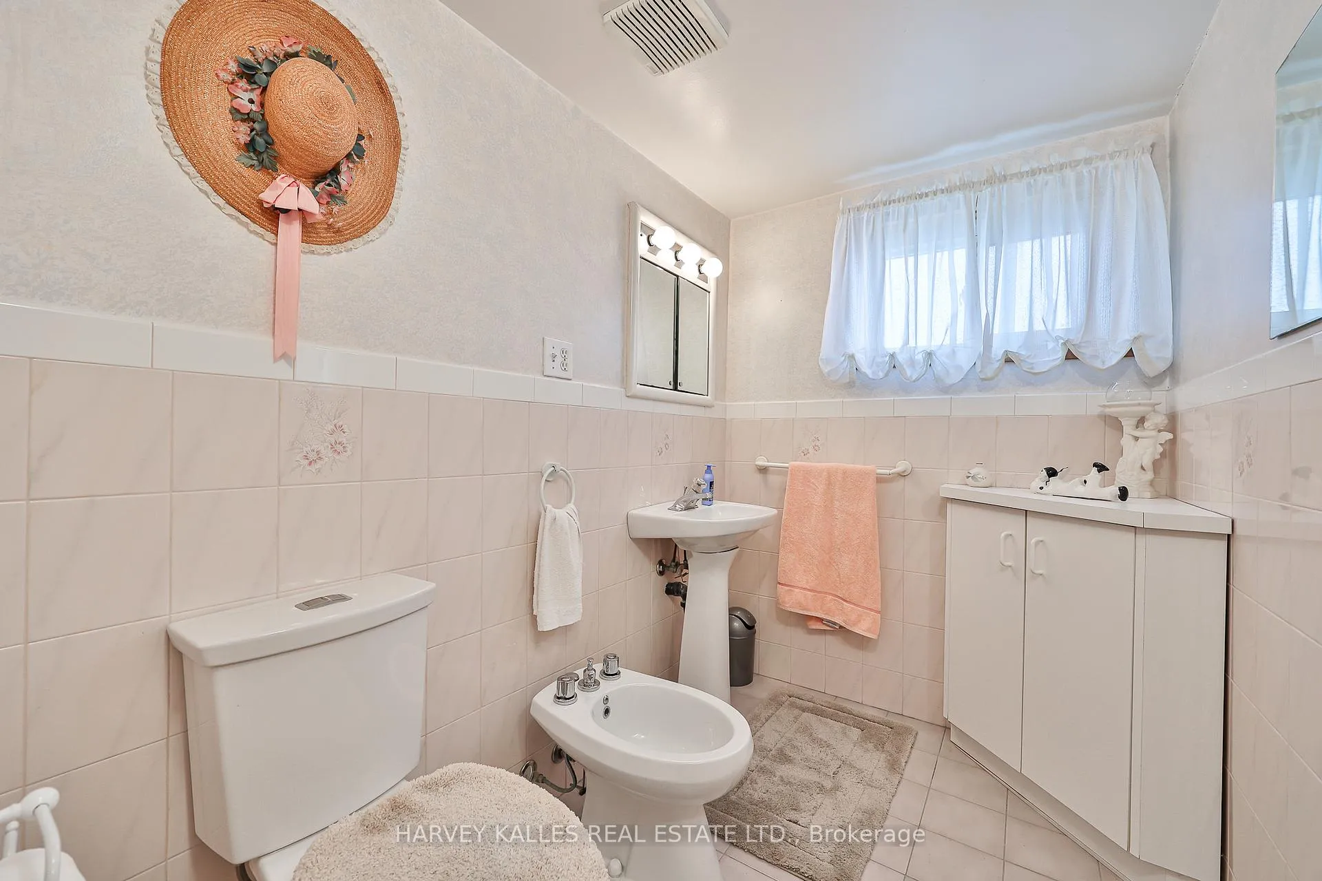 Photo 35 of 16 Jocada Road, North York, Maple Leaf — HOMEH