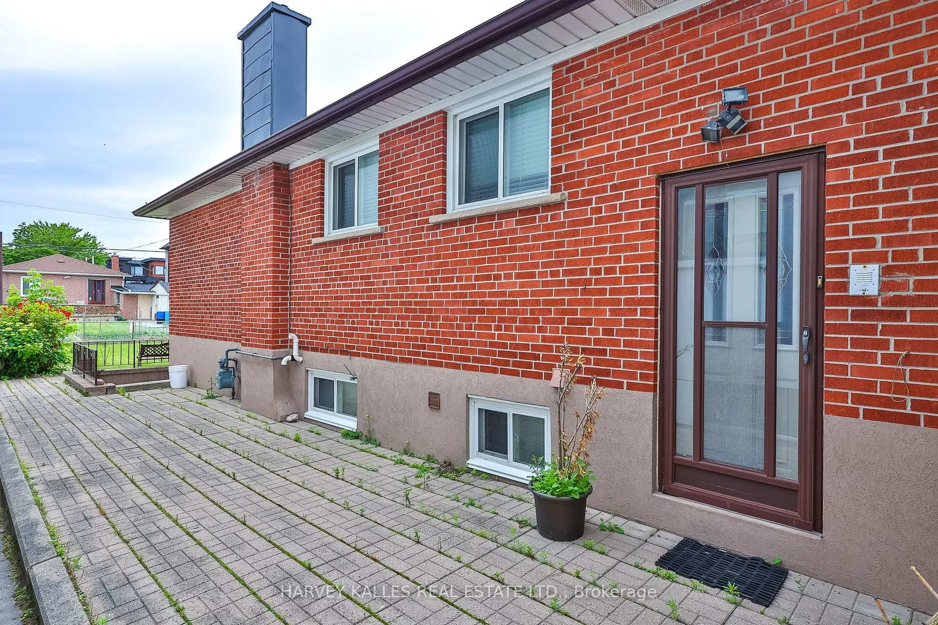Photo 38 of 16 Jocada Road, North York, Maple Leaf — HOMEH