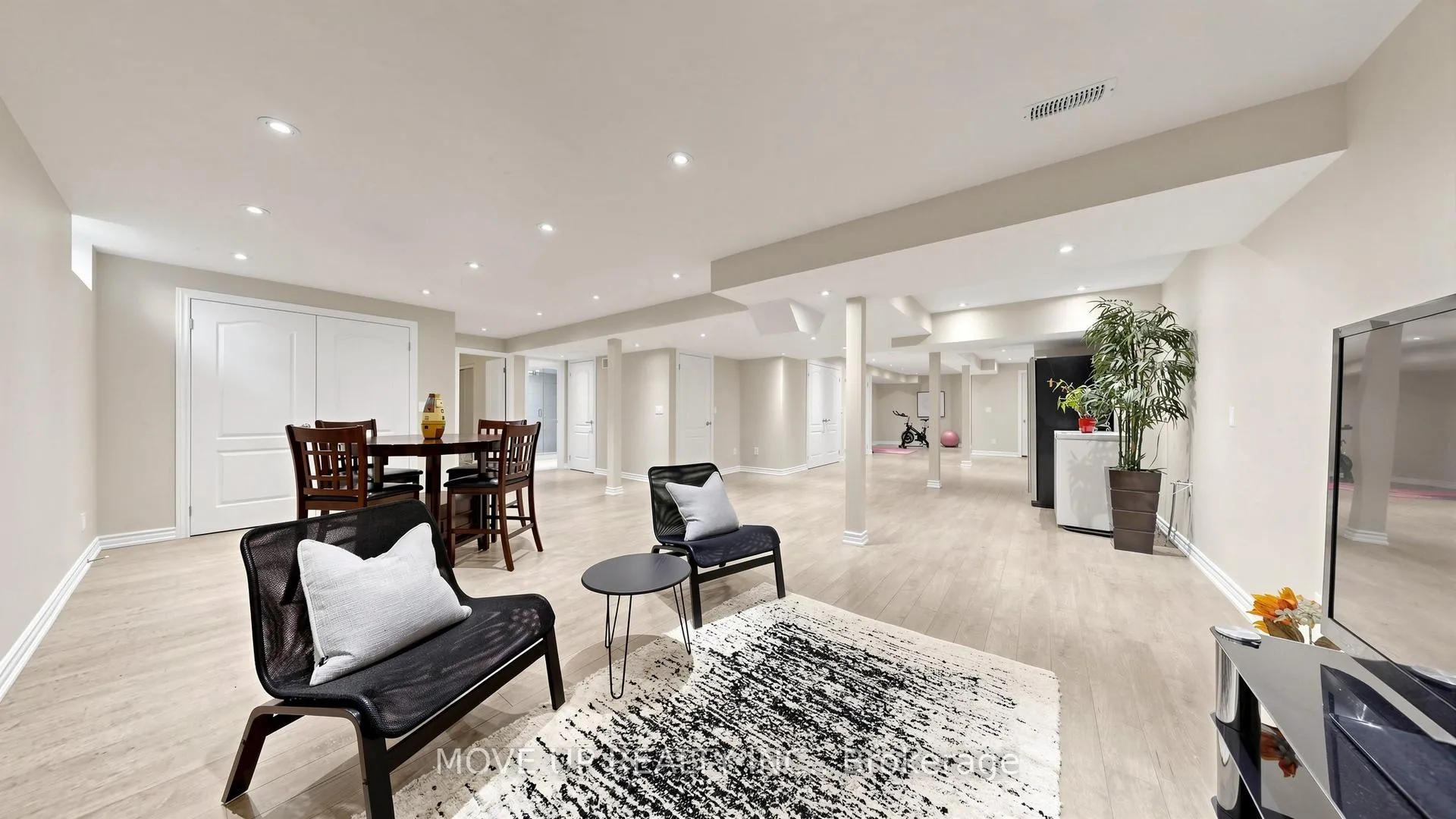 Photo 42 of 89 Chagall Drive, Vaughan, Patterson — HOMEH