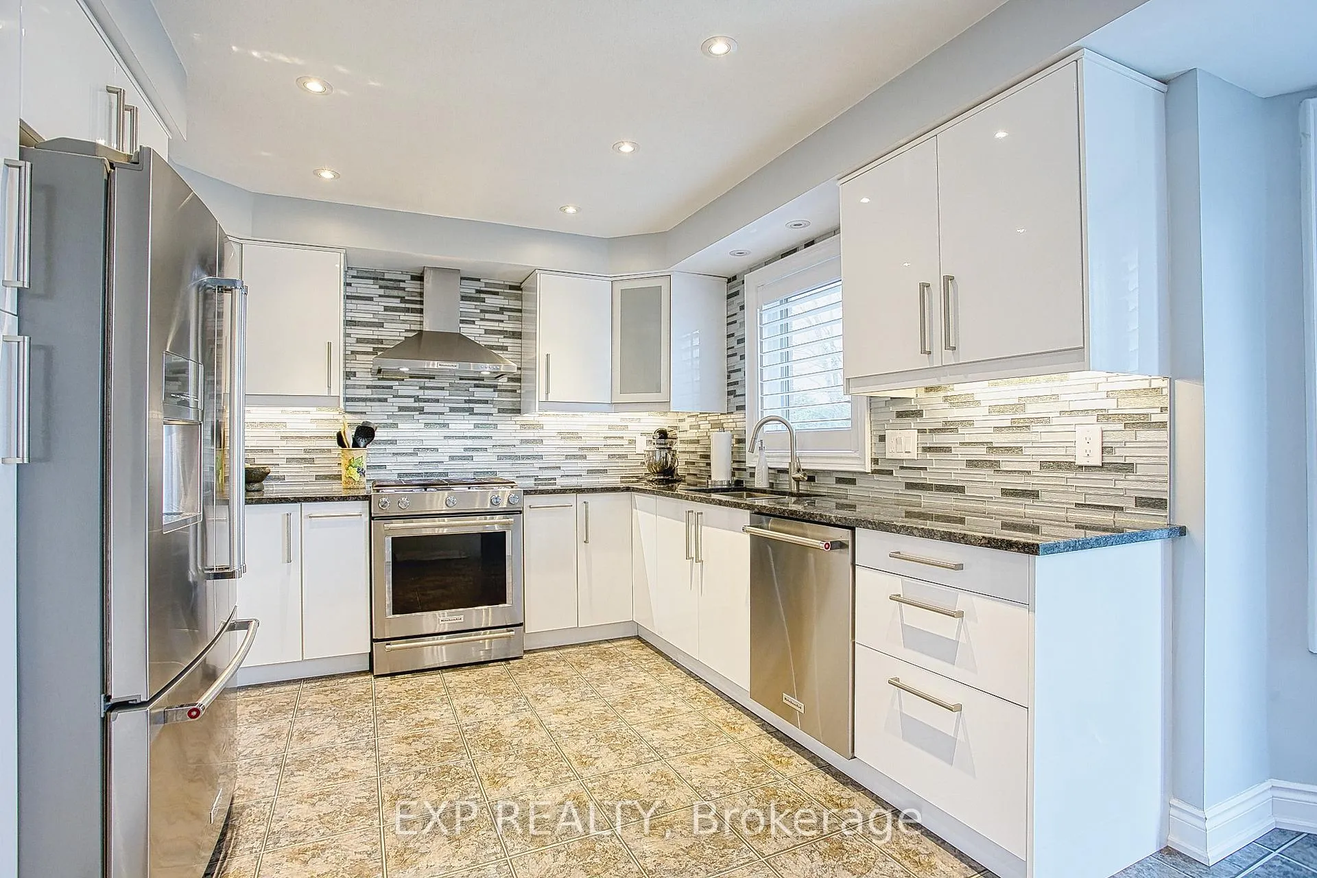 Photo 8 of 5 Shetland Drive, Hamilton, Waterdown — HOMEH