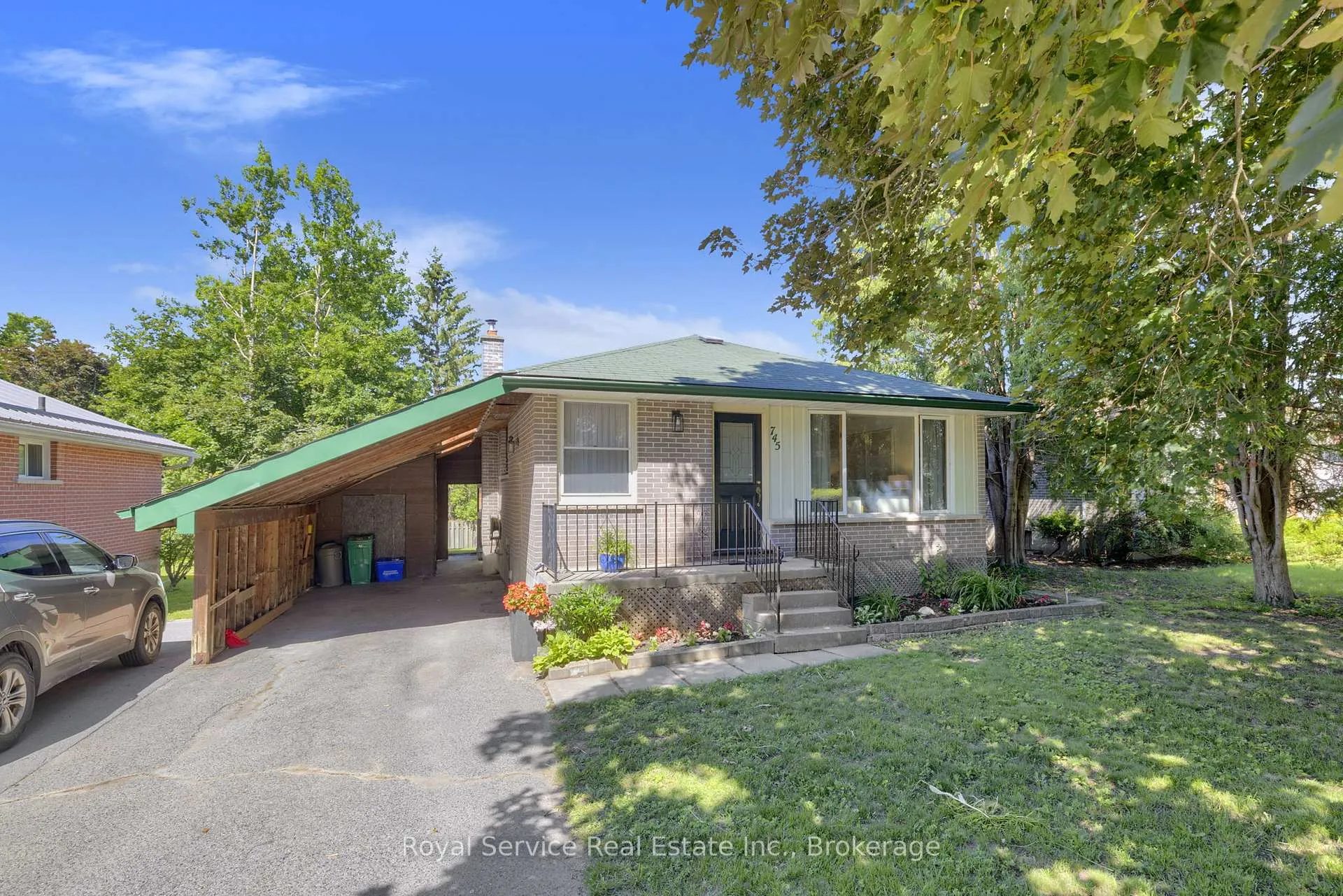 Front of 745 Eastdale Court