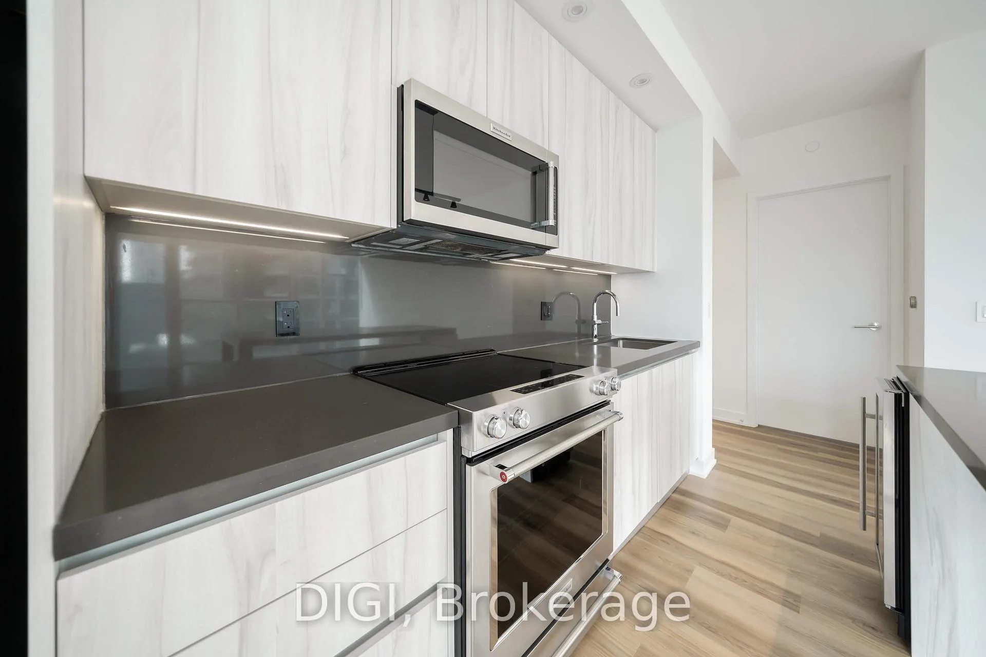 Photo 3 of Unit 2303, 8 Gloucester Street, Toronto, Church-Yonge Corridor — HOMEH