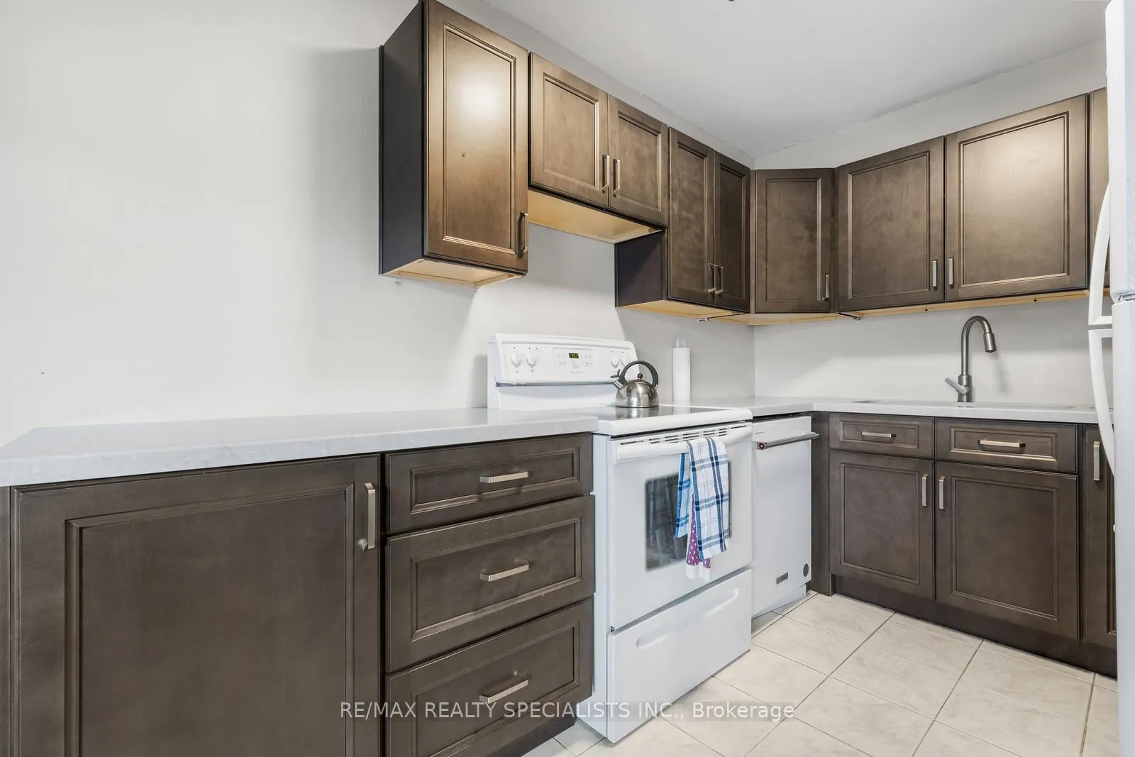 Photo 10 of Unit 301, 49 Queen Street, Mississauga, Port Credit — HOMEH