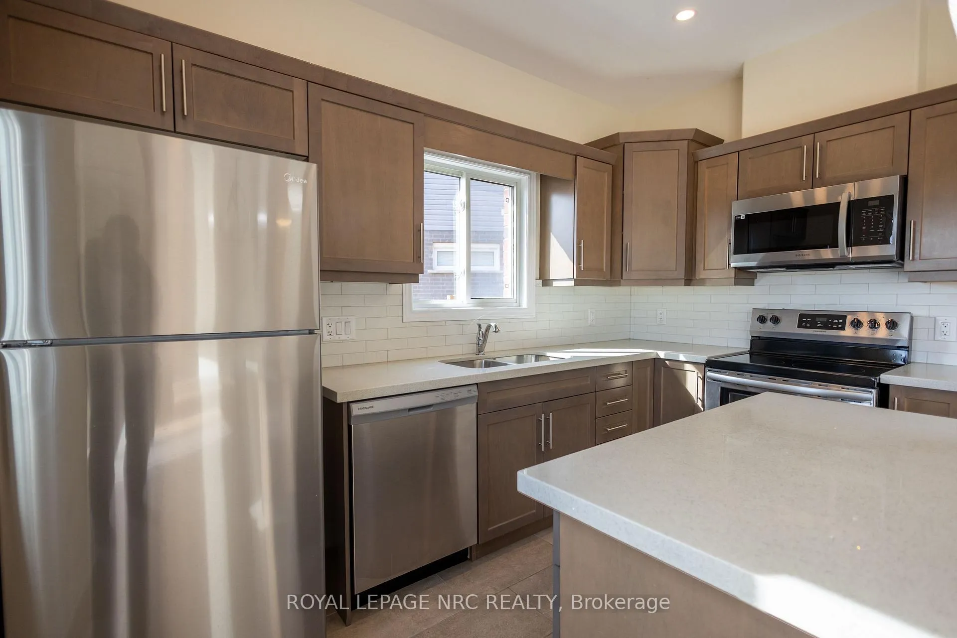 Photo 2 of 33 Cinnamon Street, Thorold, Rolling Meadows — HOMEH