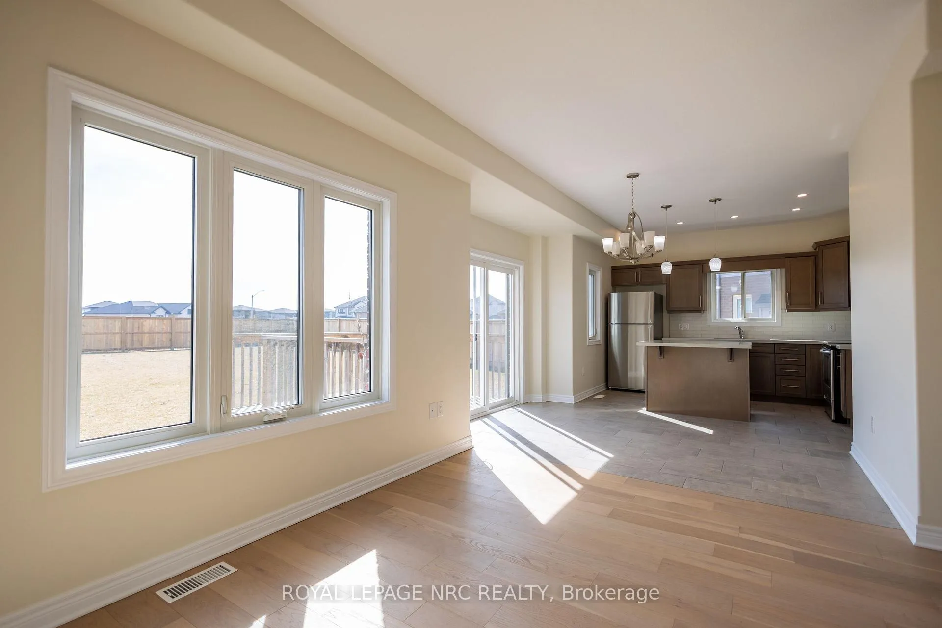 Photo 5 of 33 Cinnamon Street, Thorold, Rolling Meadows — HOMEH