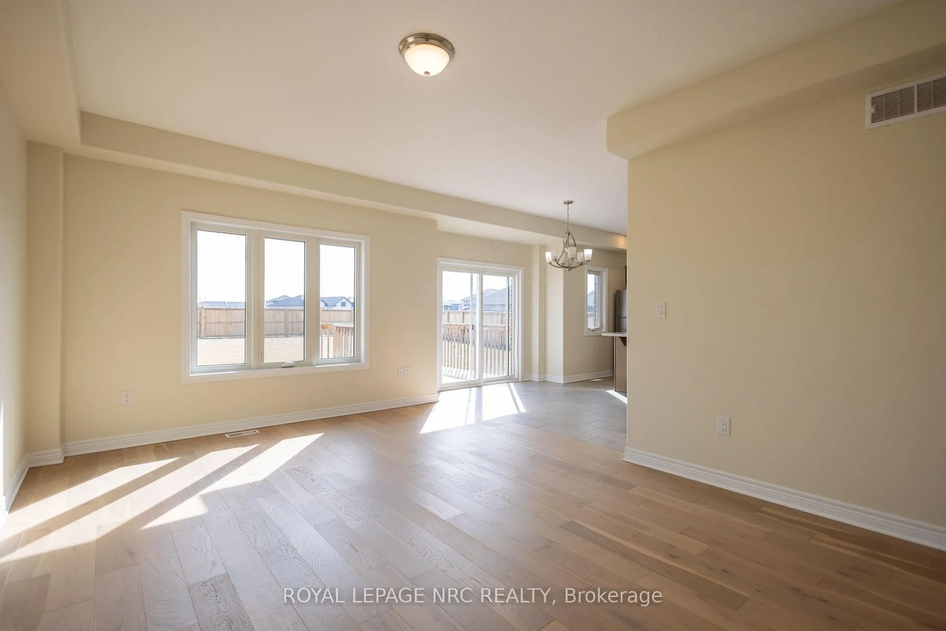 Photo 6 of 33 Cinnamon Street, Thorold, Rolling Meadows — HOMEH