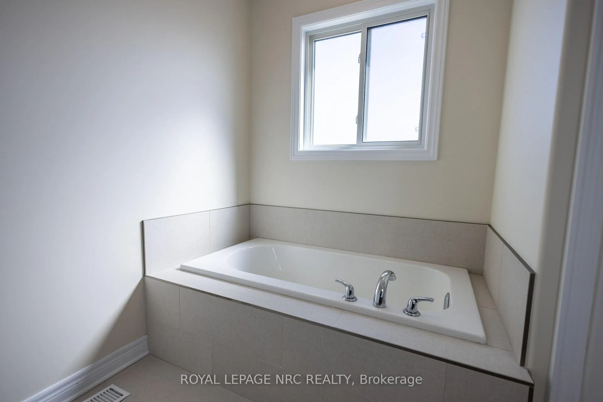 Photo 14 of 33 Cinnamon Street, Thorold, Rolling Meadows — HOMEH