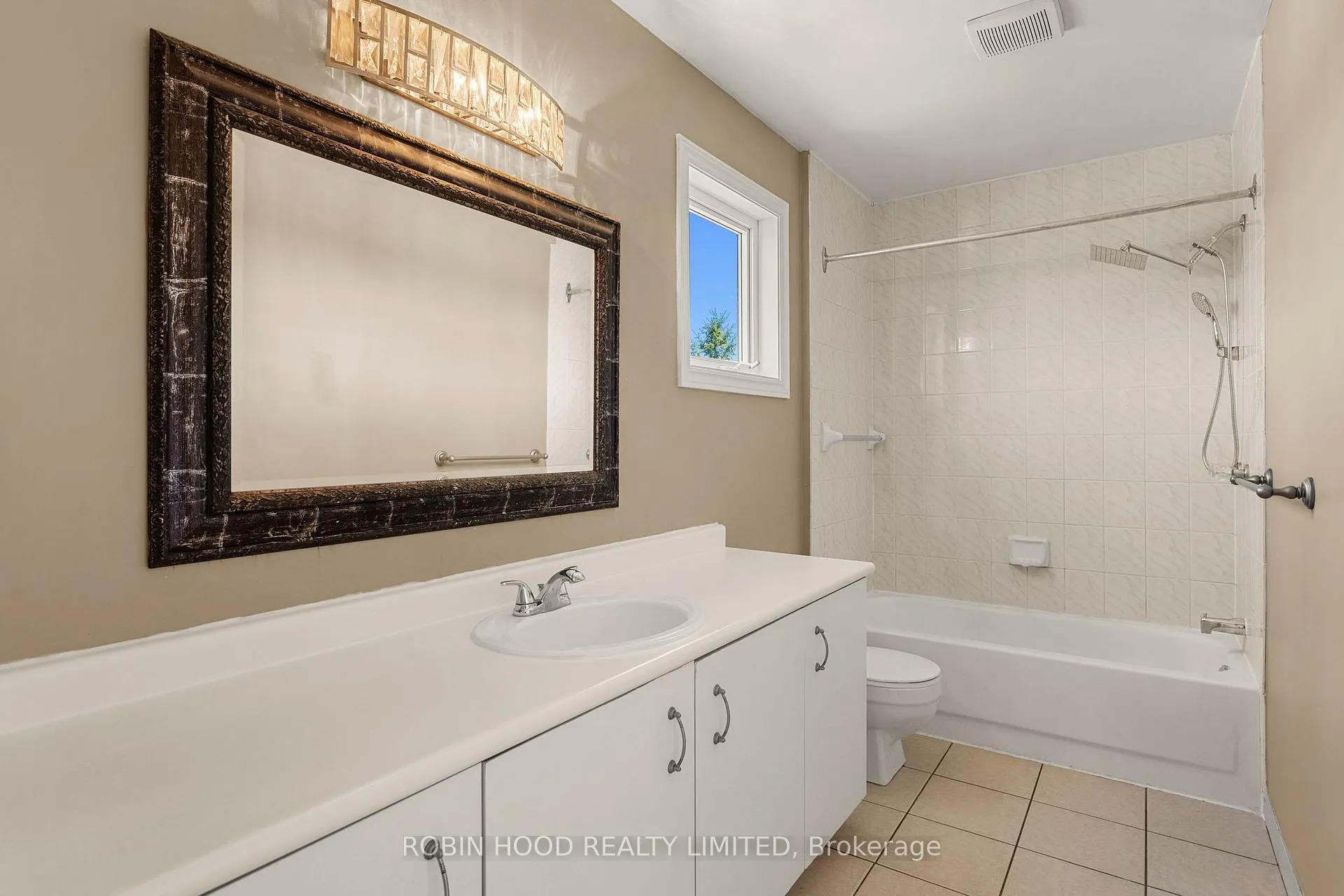 Photo 16 of 121 Porcupine Trail, Ottawa, Dunrobin Shores — HOMEH