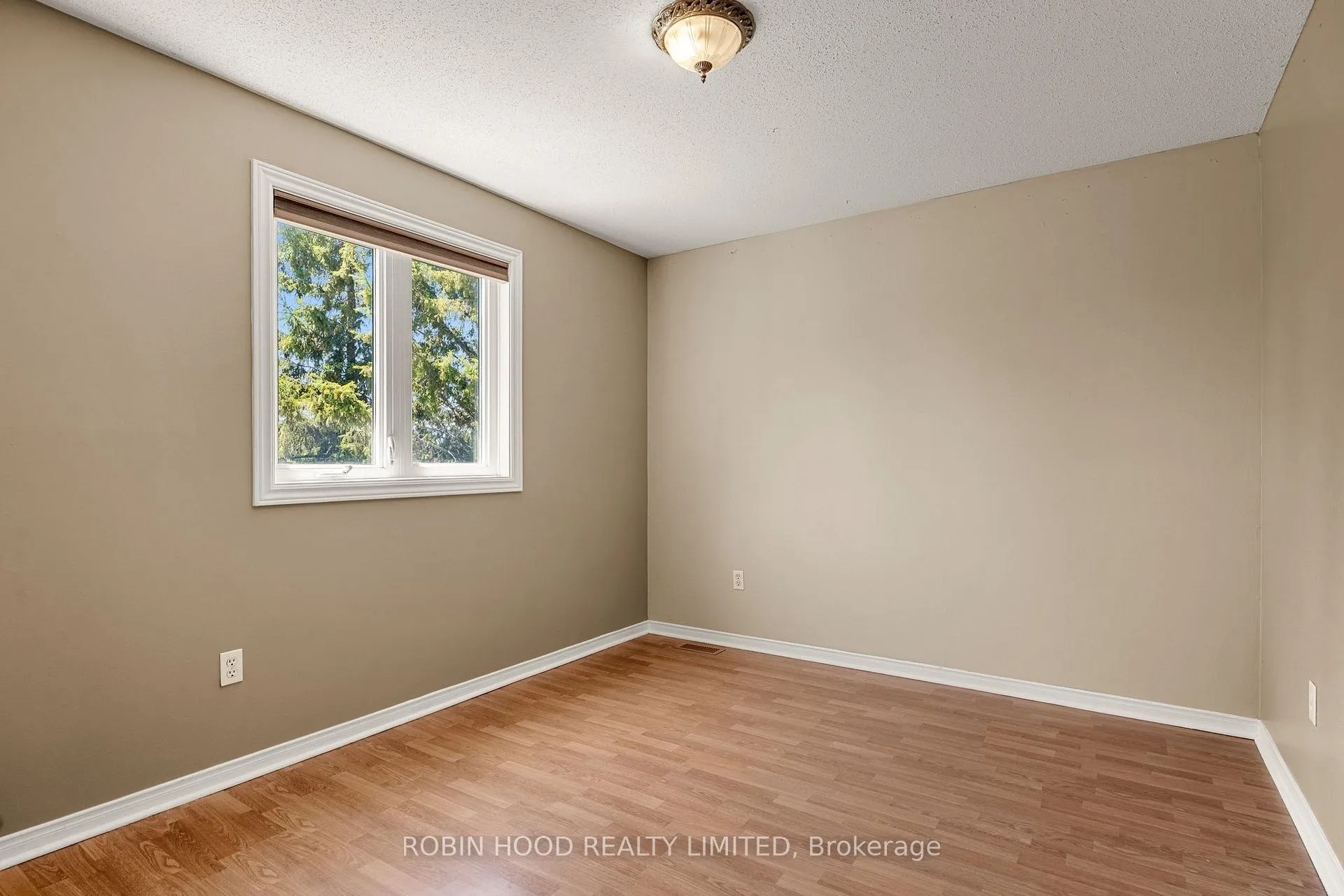 Photo 17 of 121 Porcupine Trail, Ottawa, Dunrobin Shores — HOMEH
