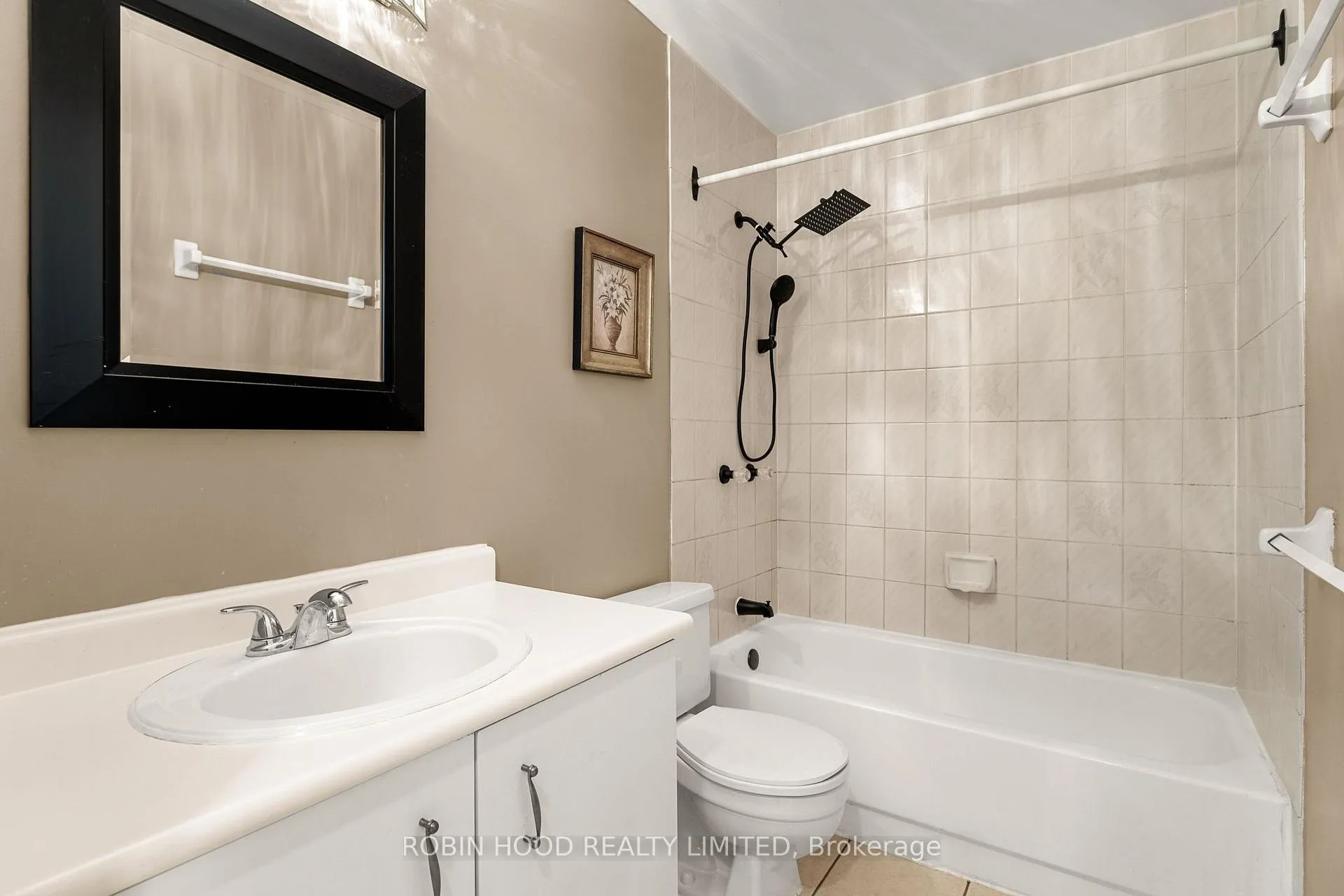 Photo 18 of 121 Porcupine Trail, Ottawa, Dunrobin Shores — HOMEH