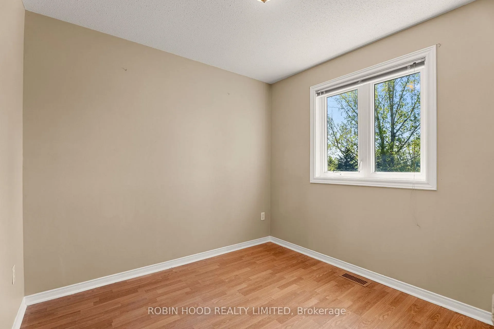 Photo 19 of 121 Porcupine Trail, Ottawa, Dunrobin Shores — HOMEH