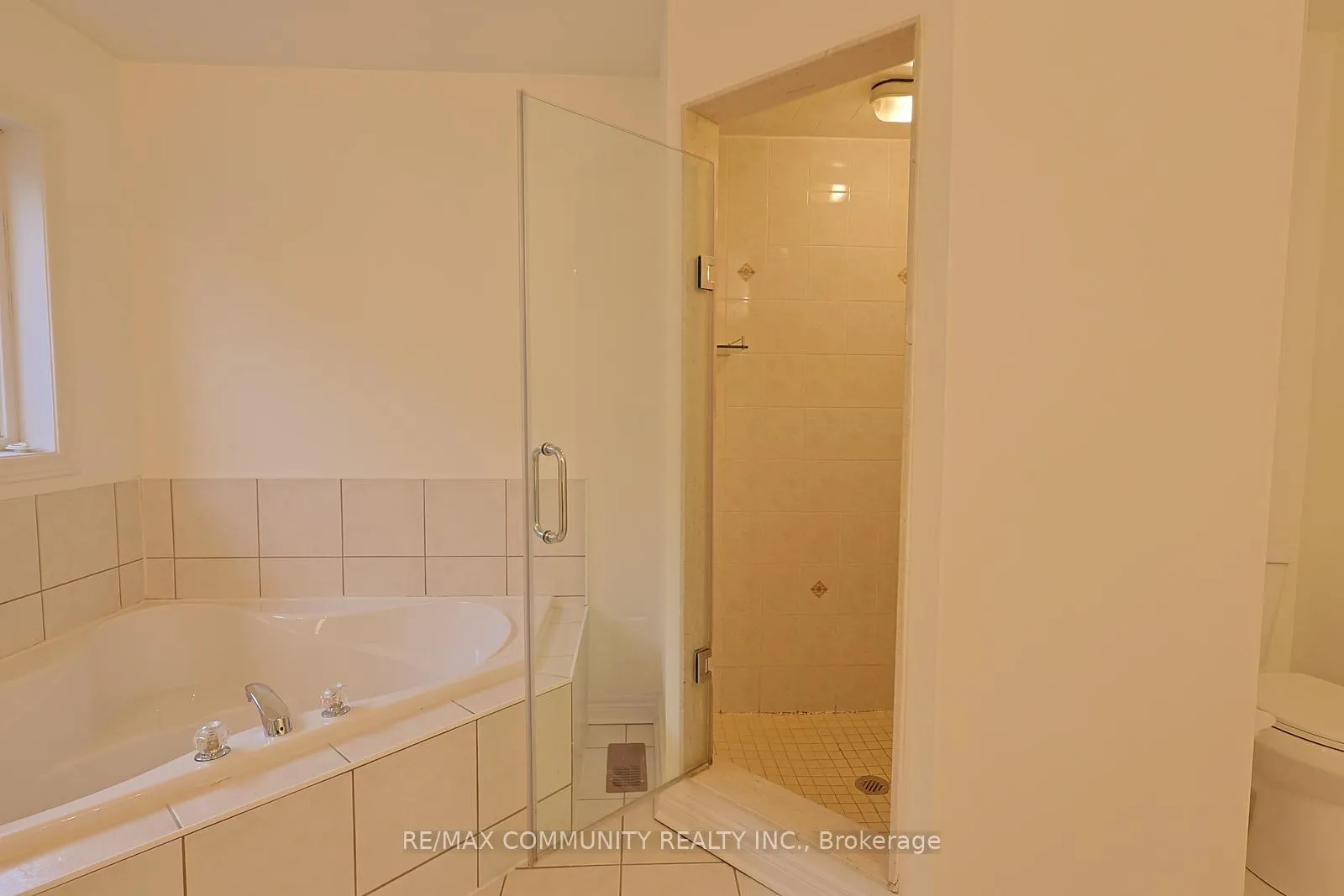 Photo 8 of 29 River Forest Street W, Markham, Rouge Fairways — HOMEH