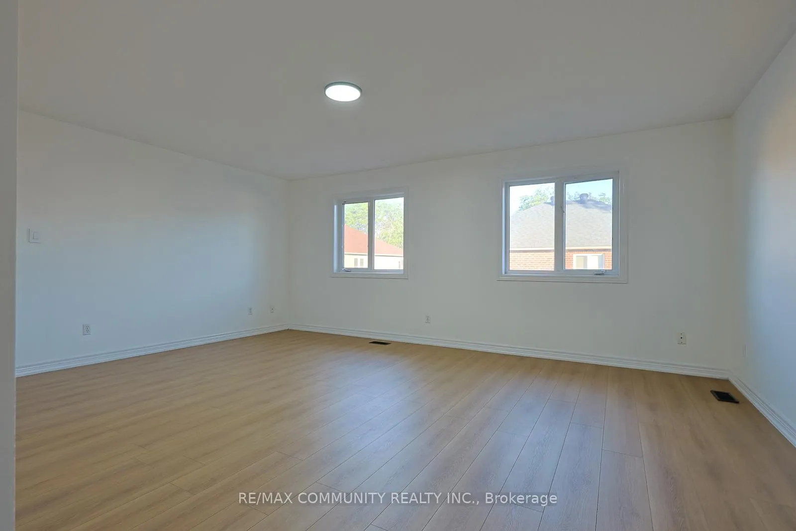 Photo 9 of 29 River Forest Street W, Markham, Rouge Fairways — HOMEH