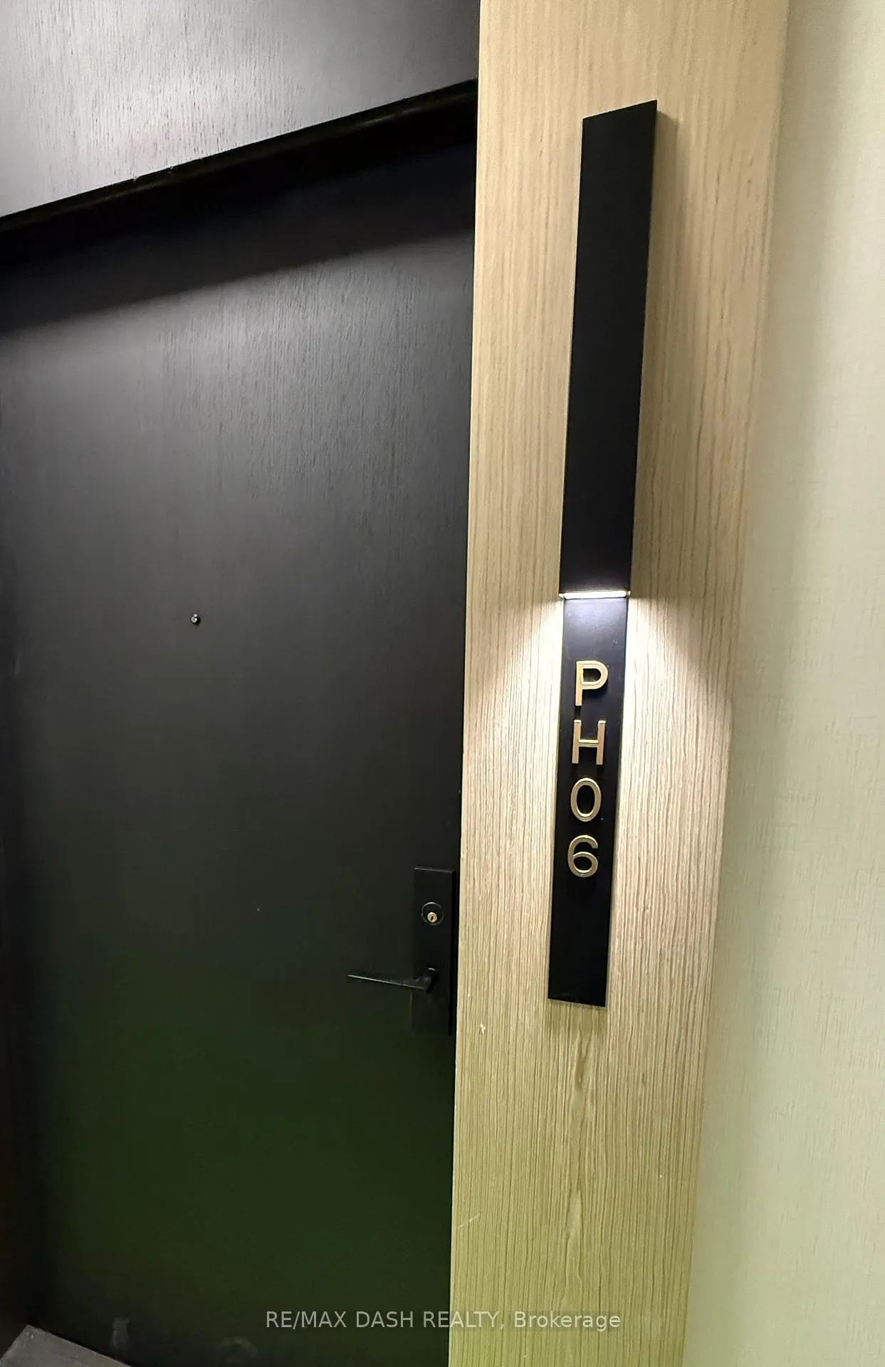 Photo 4 of Unit PH06, 20 Soudan Avenue, Toronto, Mount Pleasant West — HOMEH