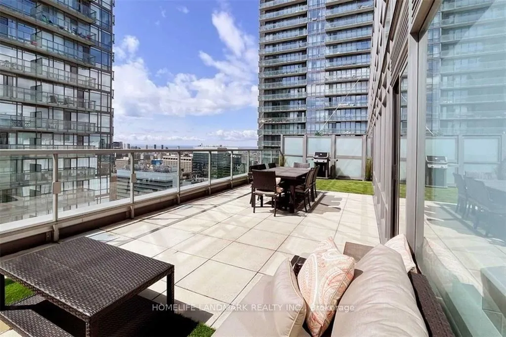 Photo 17 of Unit 608, 37 Grosvenor Street, Toronto, Bay Street Corridor — HOMEH