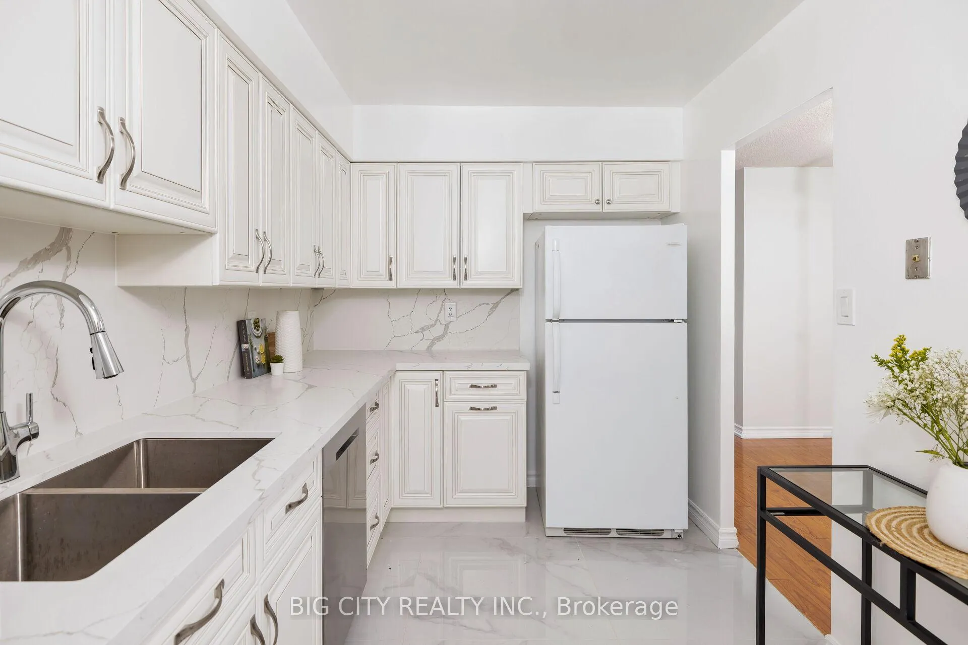 Photo 2 of Unit 1206, 3300 Don Mills Road, North York, Don Valley Village — HOMEH