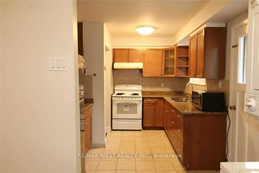 Photo 3 of Unit Upper, 11 Tindale Road, Brampton, Madoc — HOMEH