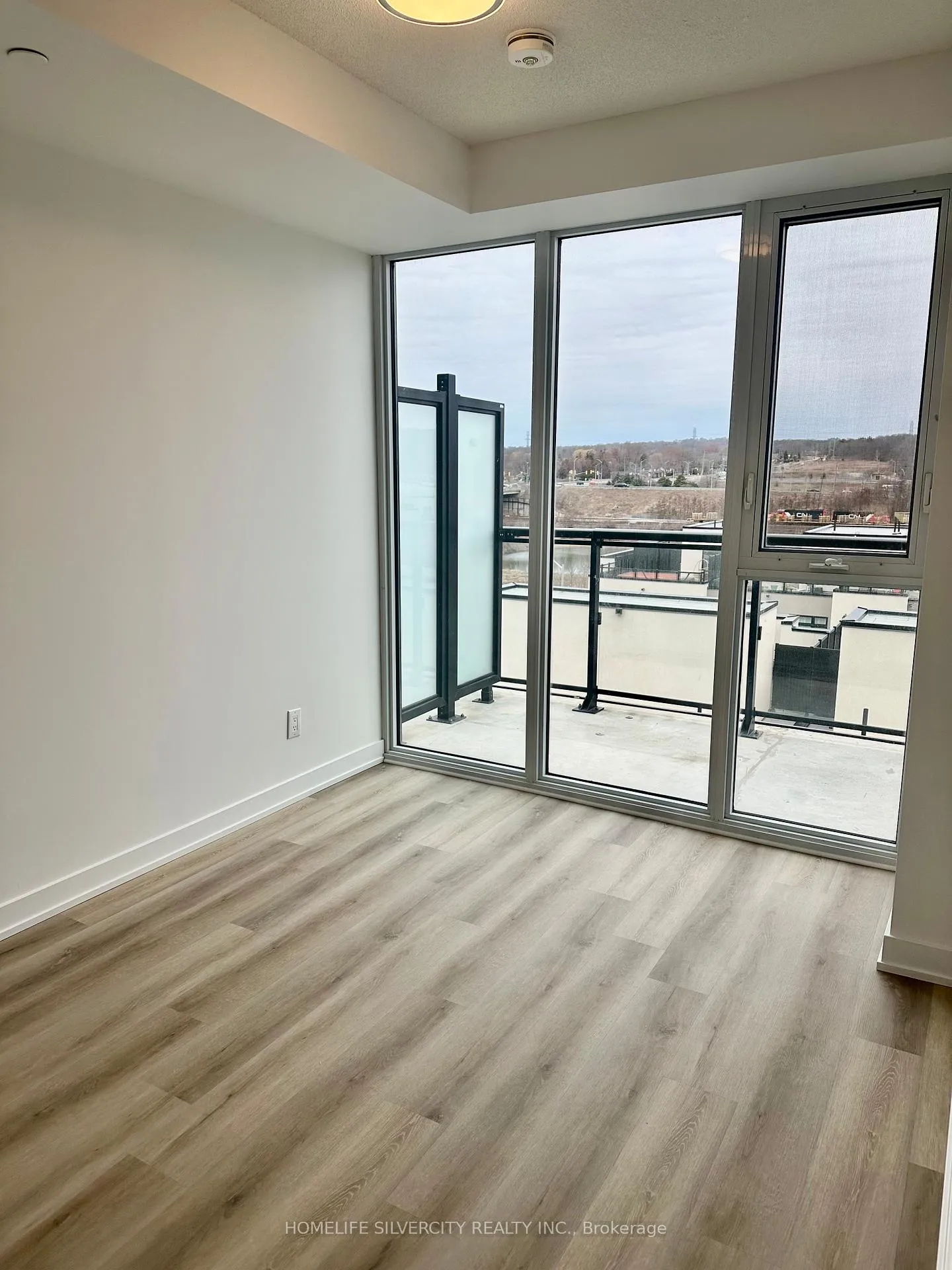 Photo 2 of Unit 608, 1117 Cooke Boulevard, Burlington, LaSalle — HOMEH