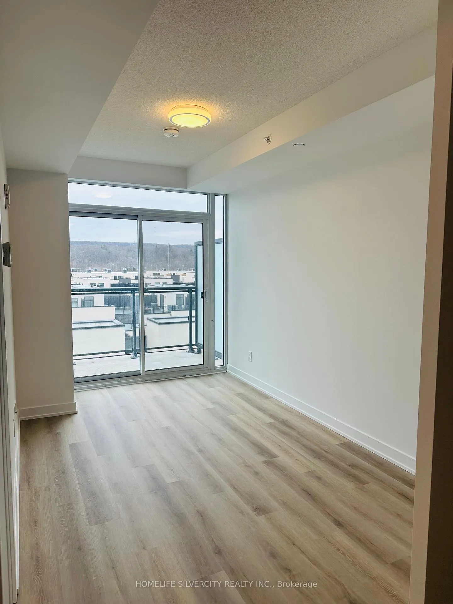 Photo 3 of Unit 608, 1117 Cooke Boulevard, Burlington, LaSalle — HOMEH