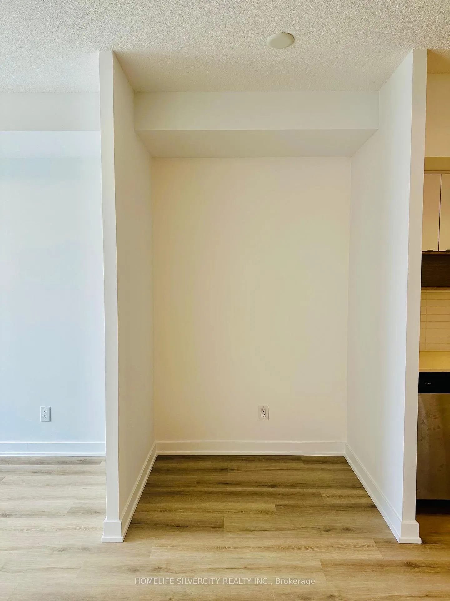 Photo 5 of Unit 608, 1117 Cooke Boulevard, Burlington, LaSalle — HOMEH