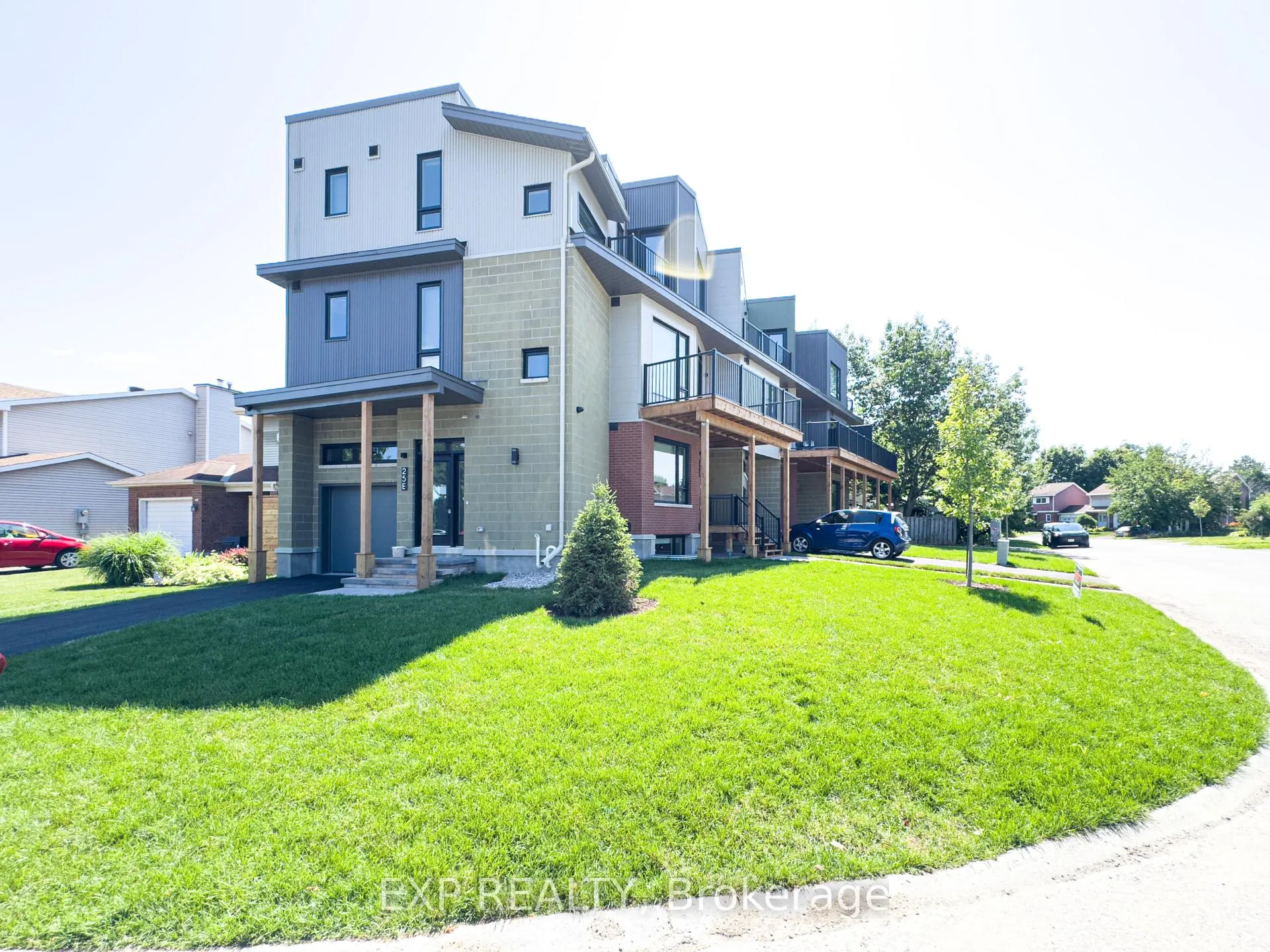 Photo 2 of Unit E, 25 Fair Oaks Crescent E, Ottawa, Craig Henry/Woodvale — HOMEH