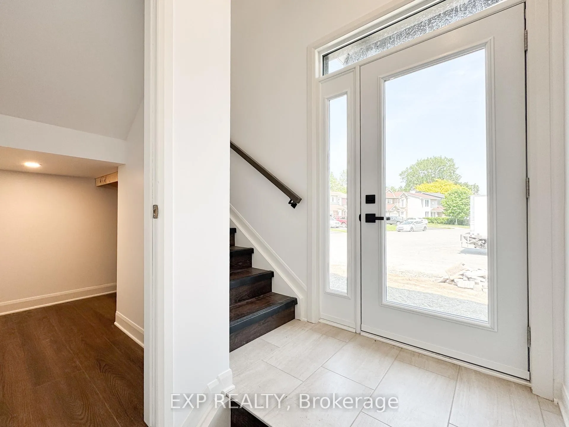 Photo 4 of Unit E, 25 Fair Oaks Crescent E, Ottawa, Craig Henry/Woodvale — HOMEH