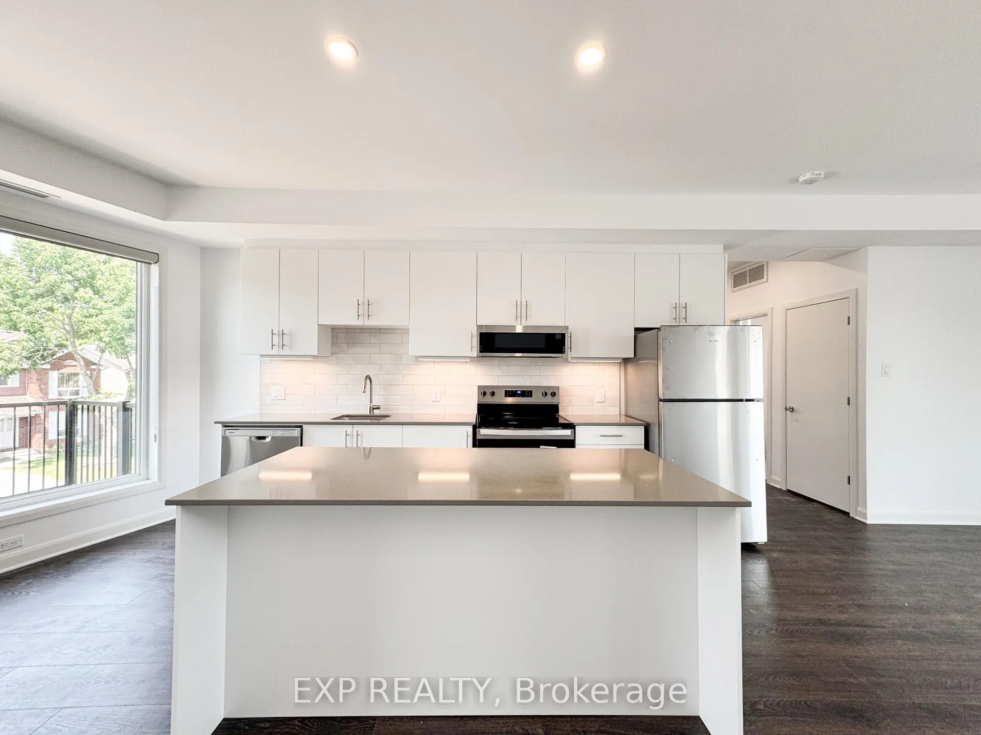 Photo 6 of Unit E, 25 Fair Oaks Crescent E, Ottawa, Craig Henry/Woodvale — HOMEH