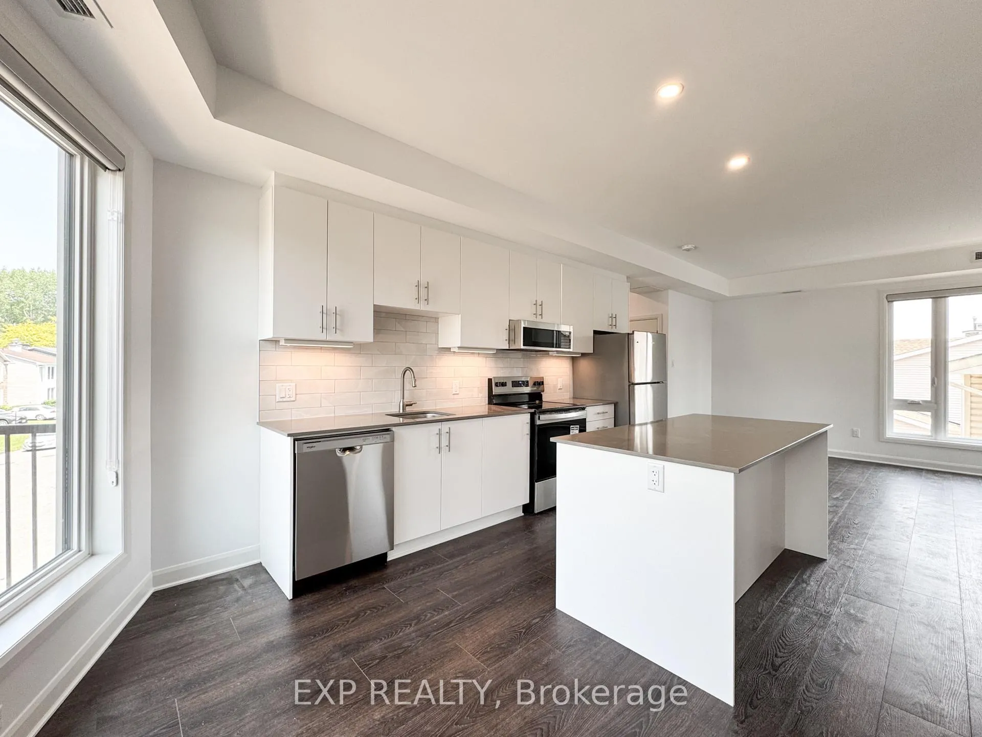 Photo 7 of Unit E, 25 Fair Oaks Crescent E, Ottawa, Craig Henry/Woodvale — HOMEH