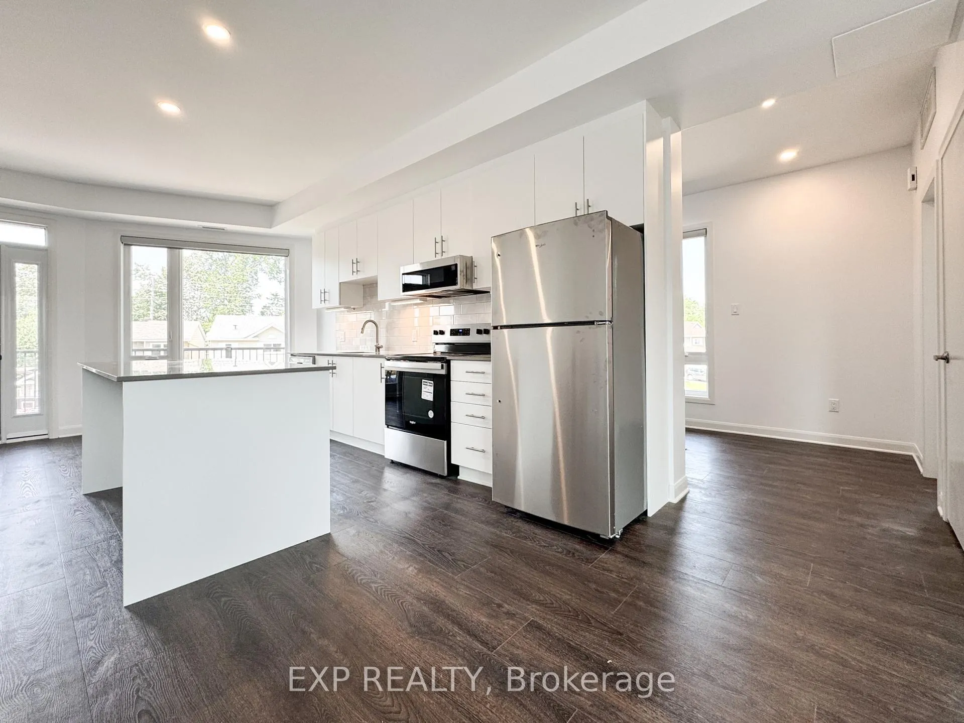 Photo 8 of Unit E, 25 Fair Oaks Crescent E, Ottawa, Craig Henry/Woodvale — HOMEH