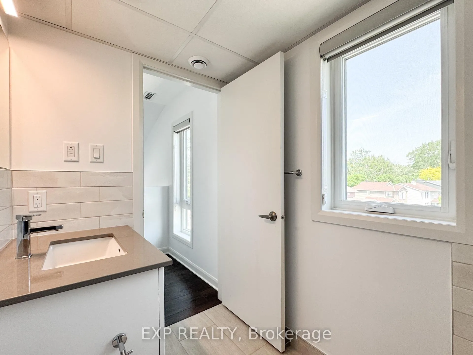 Photo 15 of Unit E, 25 Fair Oaks Crescent E, Ottawa, Craig Henry/Woodvale — HOMEH