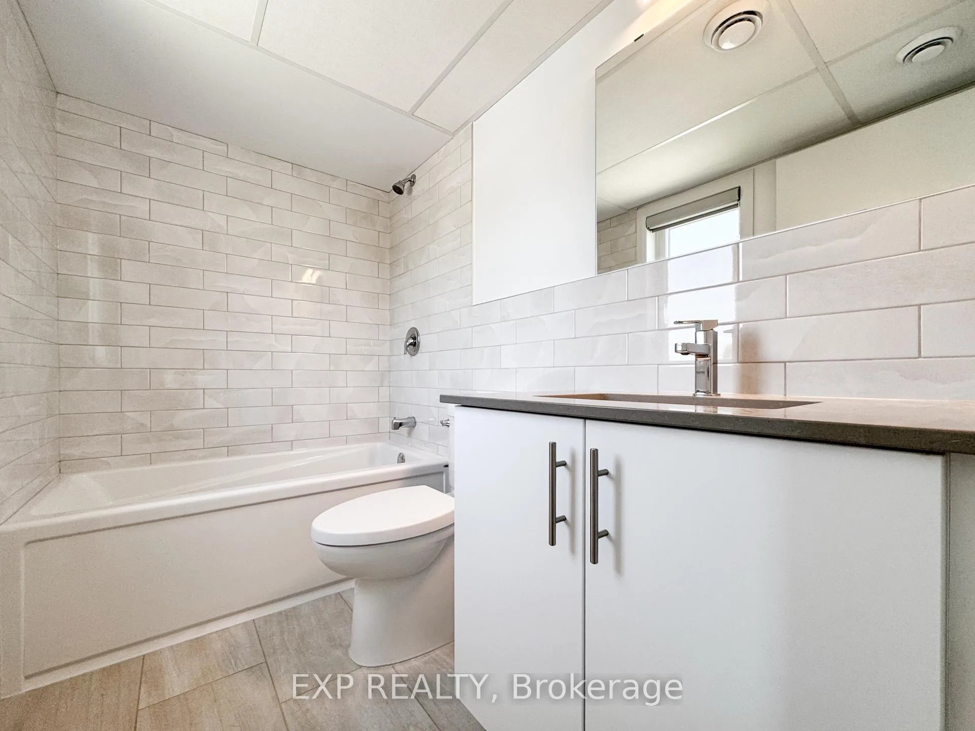 Photo 24 of Unit E, 25 Fair Oaks Crescent E, Ottawa, Craig Henry/Woodvale — HOMEH